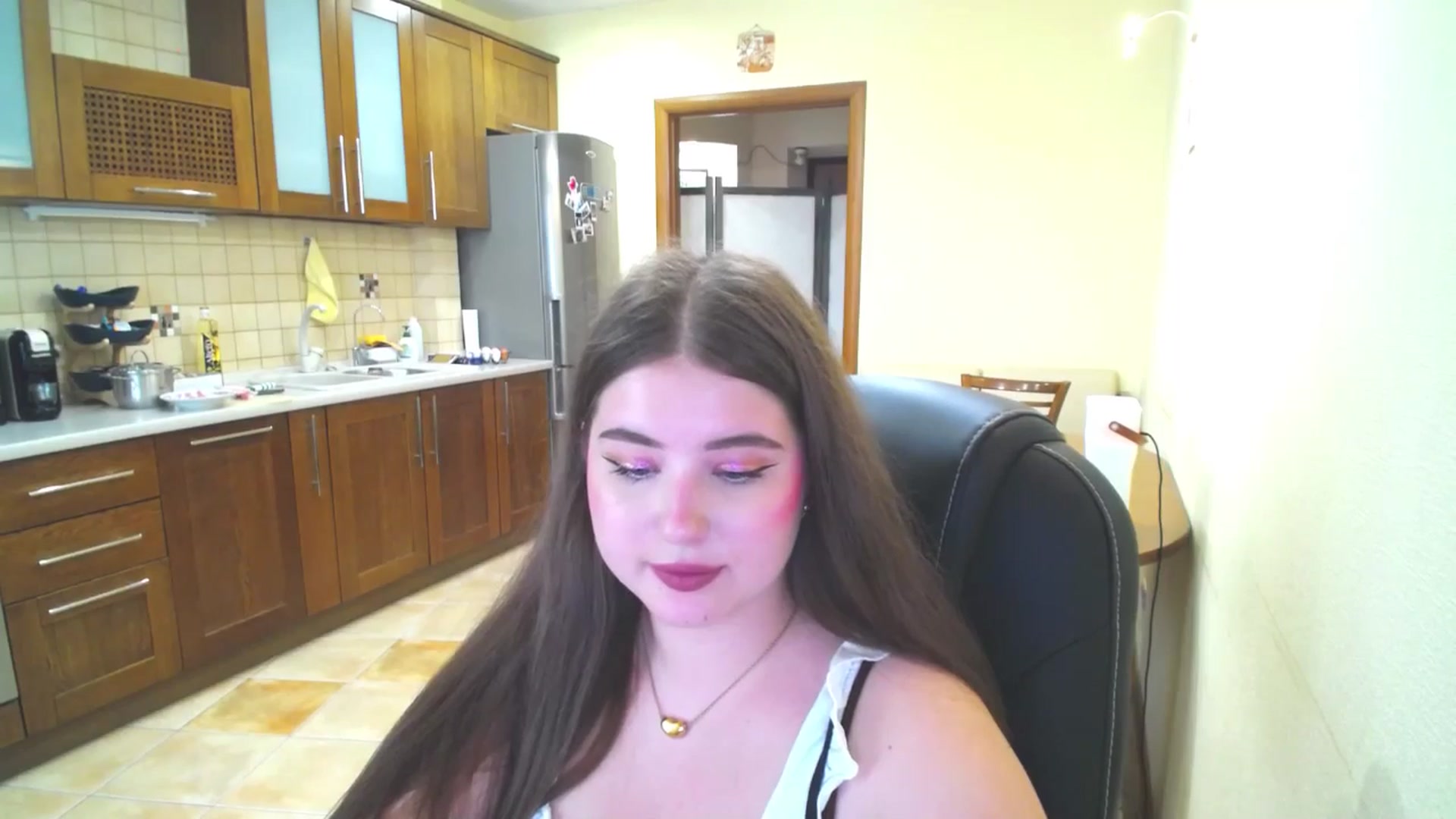 Gallery image thumbnail from AdmireMyEyes's myfreecams stream on, 06/18/2025, 08:43 image 3 of 20