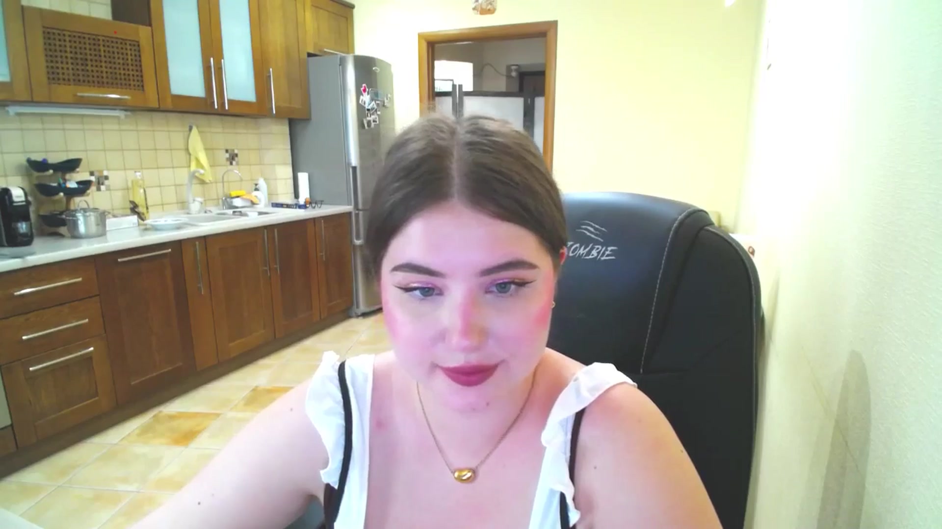 Gallery image thumbnail from AdmireMyEyes's myfreecams stream on, 06/18/2025, 09:48 image 7 of 20