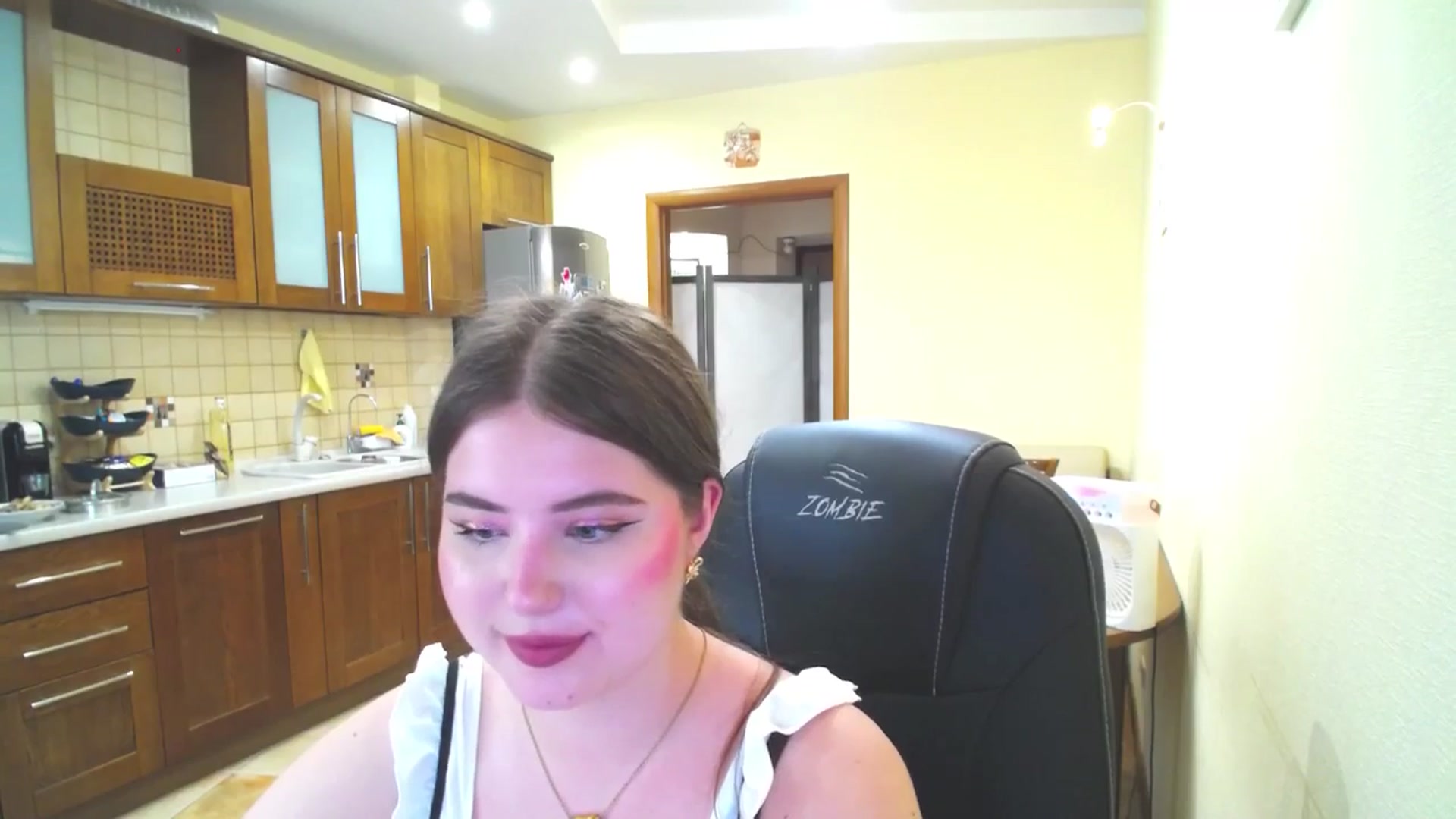 Gallery image thumbnail from AdmireMyEyes's myfreecams stream on, 06/18/2025, 09:48 image 15 of 20