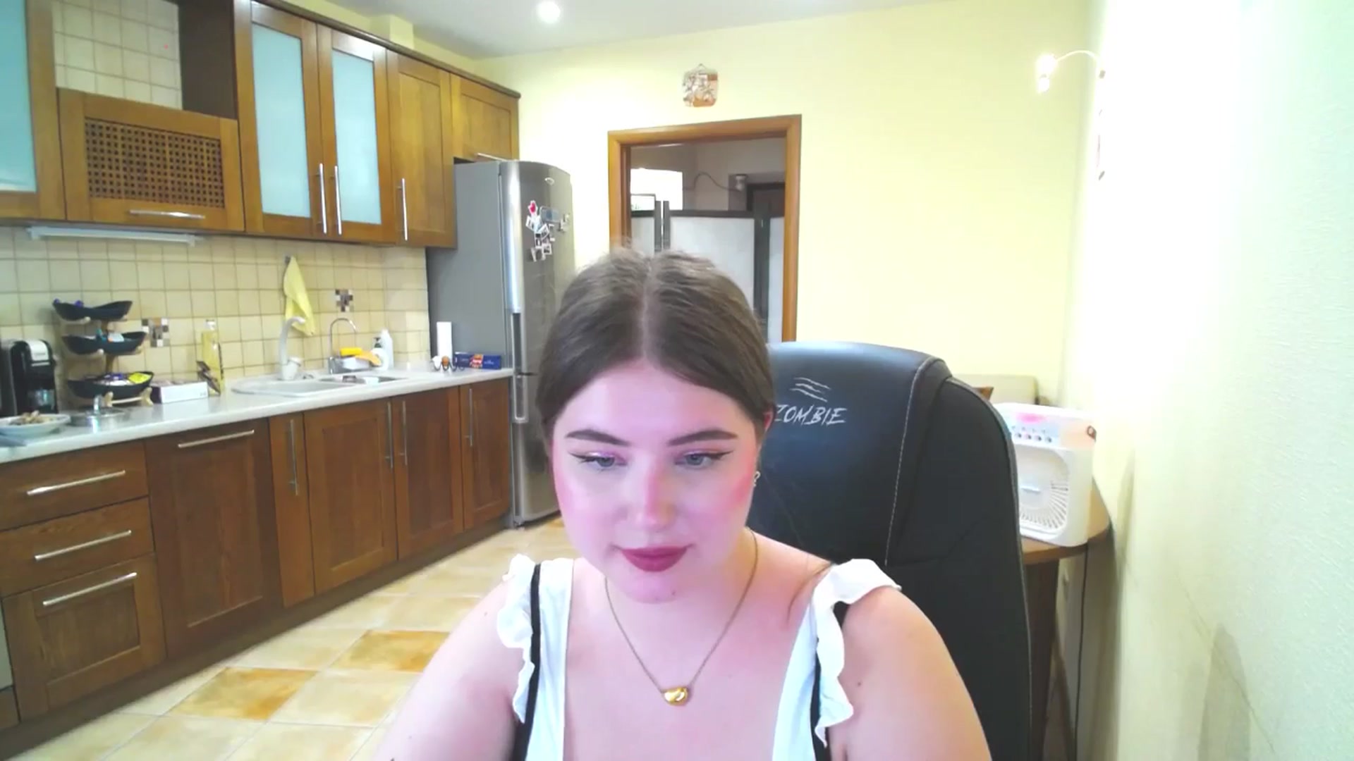 Gallery image thumbnail from AdmireMyEyes's myfreecams stream on, 06/18/2025, 09:48 image 20 of 20