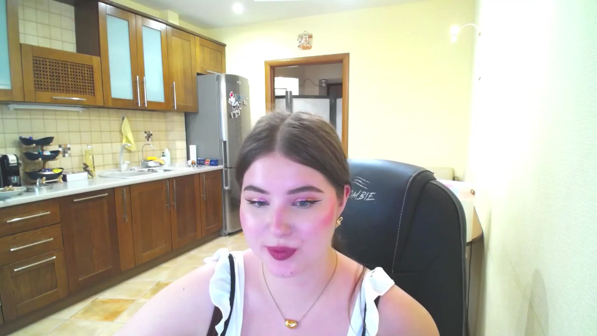 Gallery image thumbnail from AdmireMyEyes's myfreecams stream on, 06/18/2025, 09:48 image 16 of 20