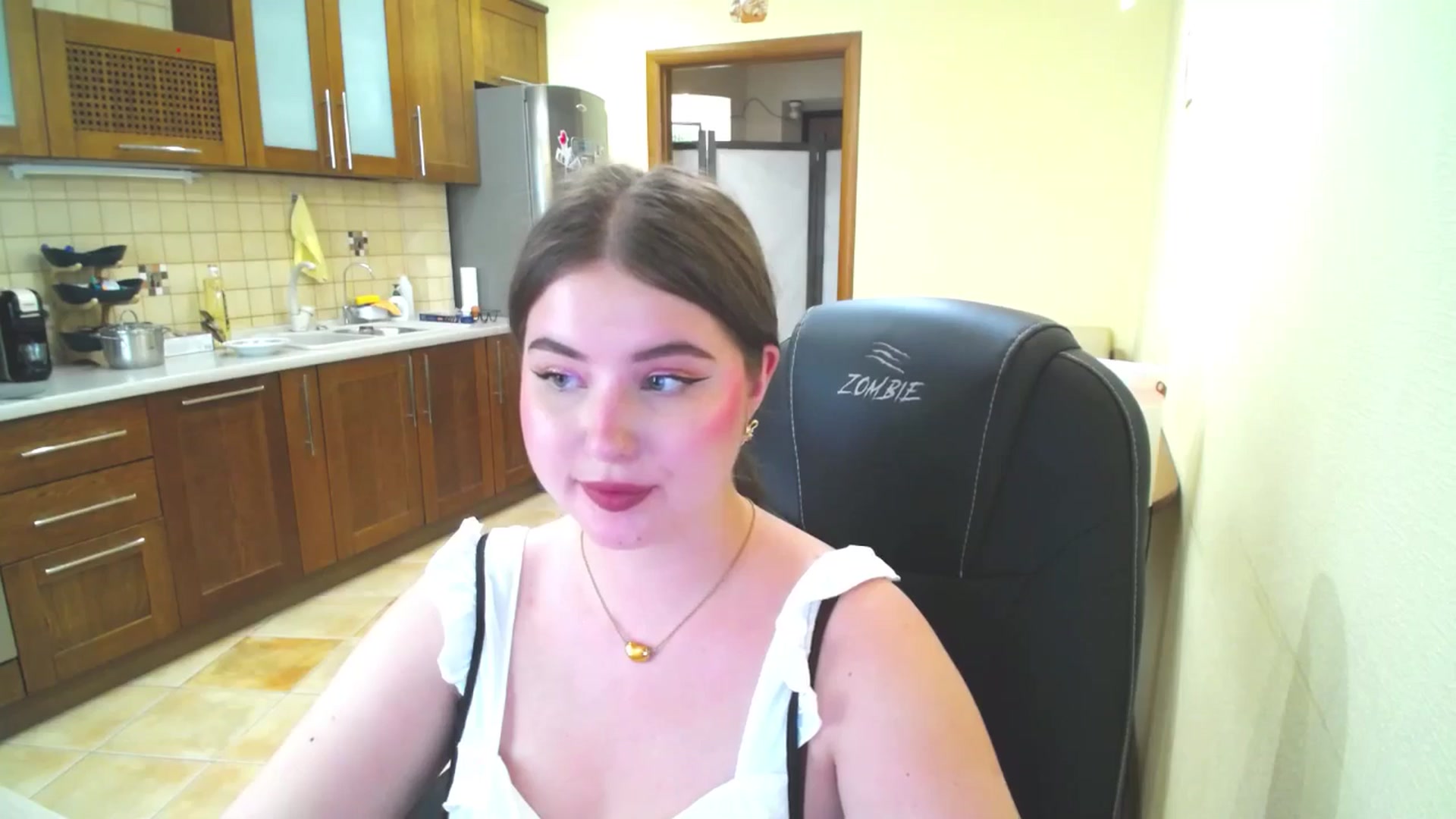 Gallery image thumbnail from AdmireMyEyes's myfreecams stream on, 06/18/2025, 09:48 image 8 of 20