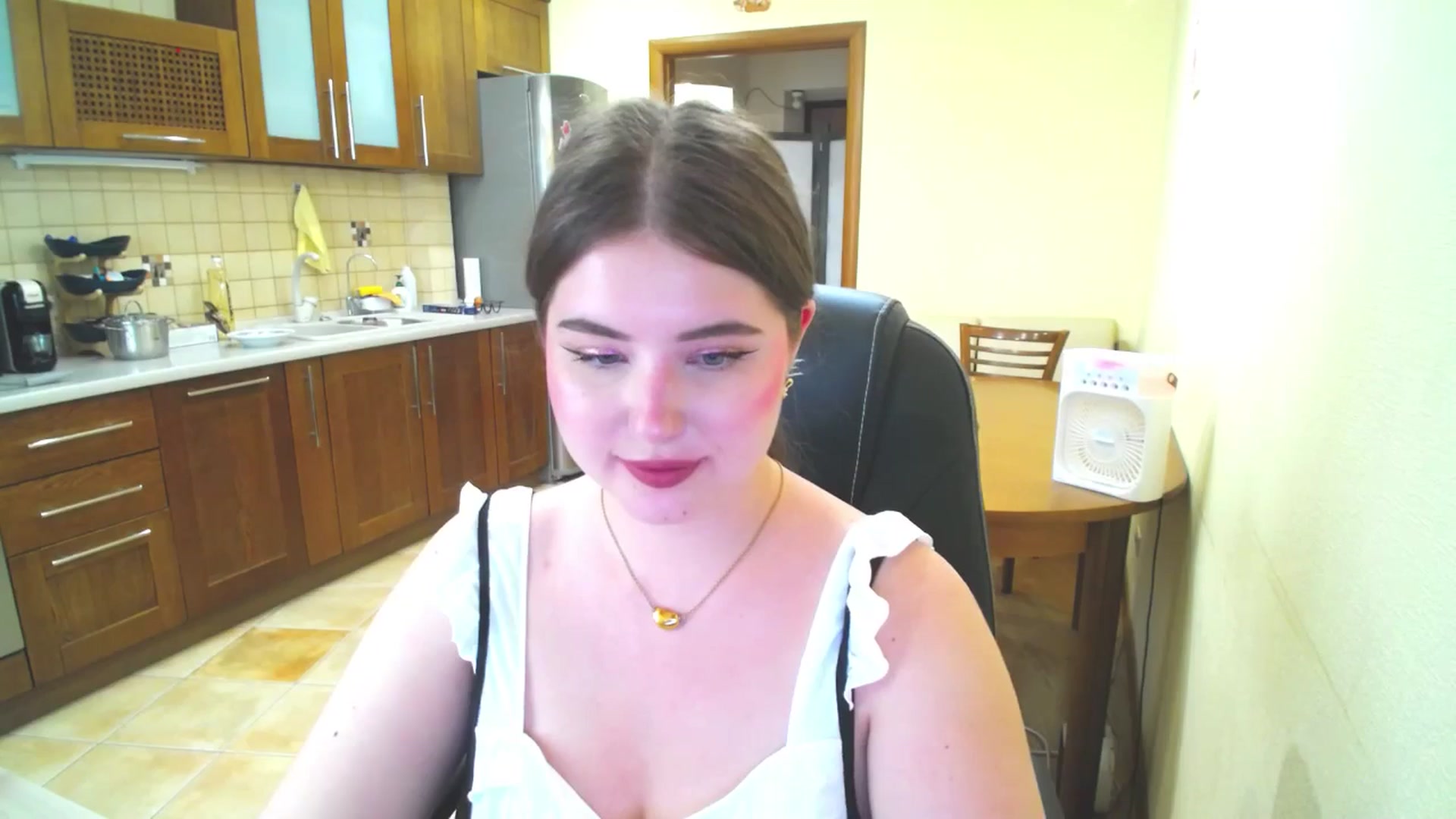 Gallery image thumbnail from AdmireMyEyes's myfreecams stream on, 06/18/2025, 09:48 image 3 of 20