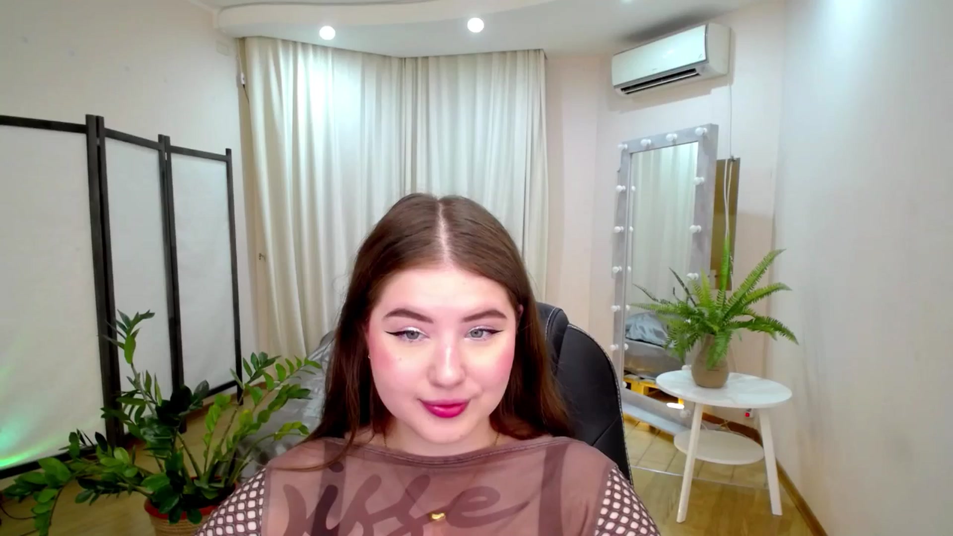 Gallery image thumbnail from AdmireMyEyes's myfreecams stream on, 06/20/2025, 18:56 image 20 of 20