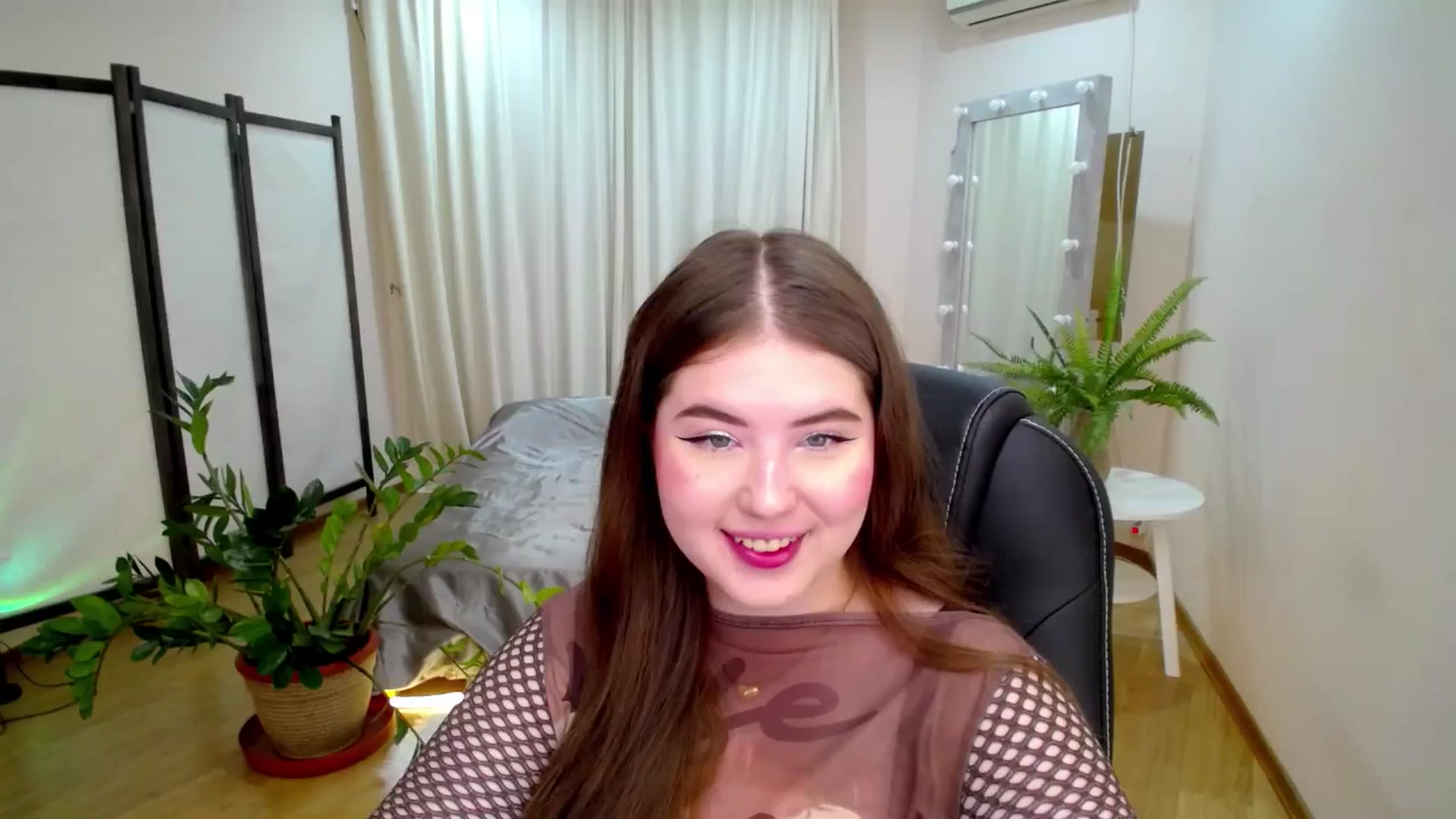 Gallery image thumbnail from AdmireMyEyes's myfreecams stream on, 06/20/2025, 18:56 image 1 of 20