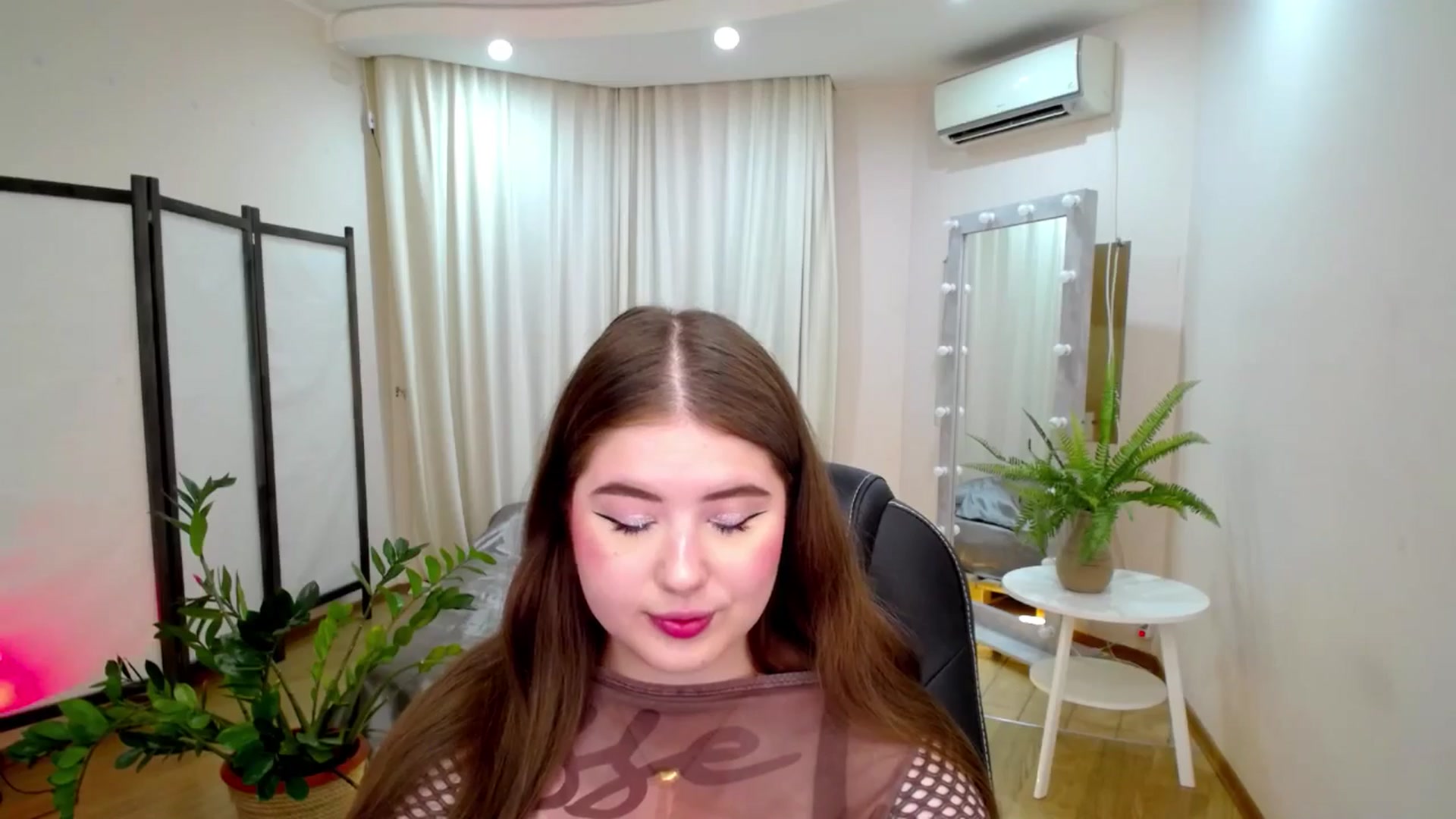 Gallery image thumbnail from AdmireMyEyes's myfreecams stream on, 06/20/2025, 19:26 image 3 of 20