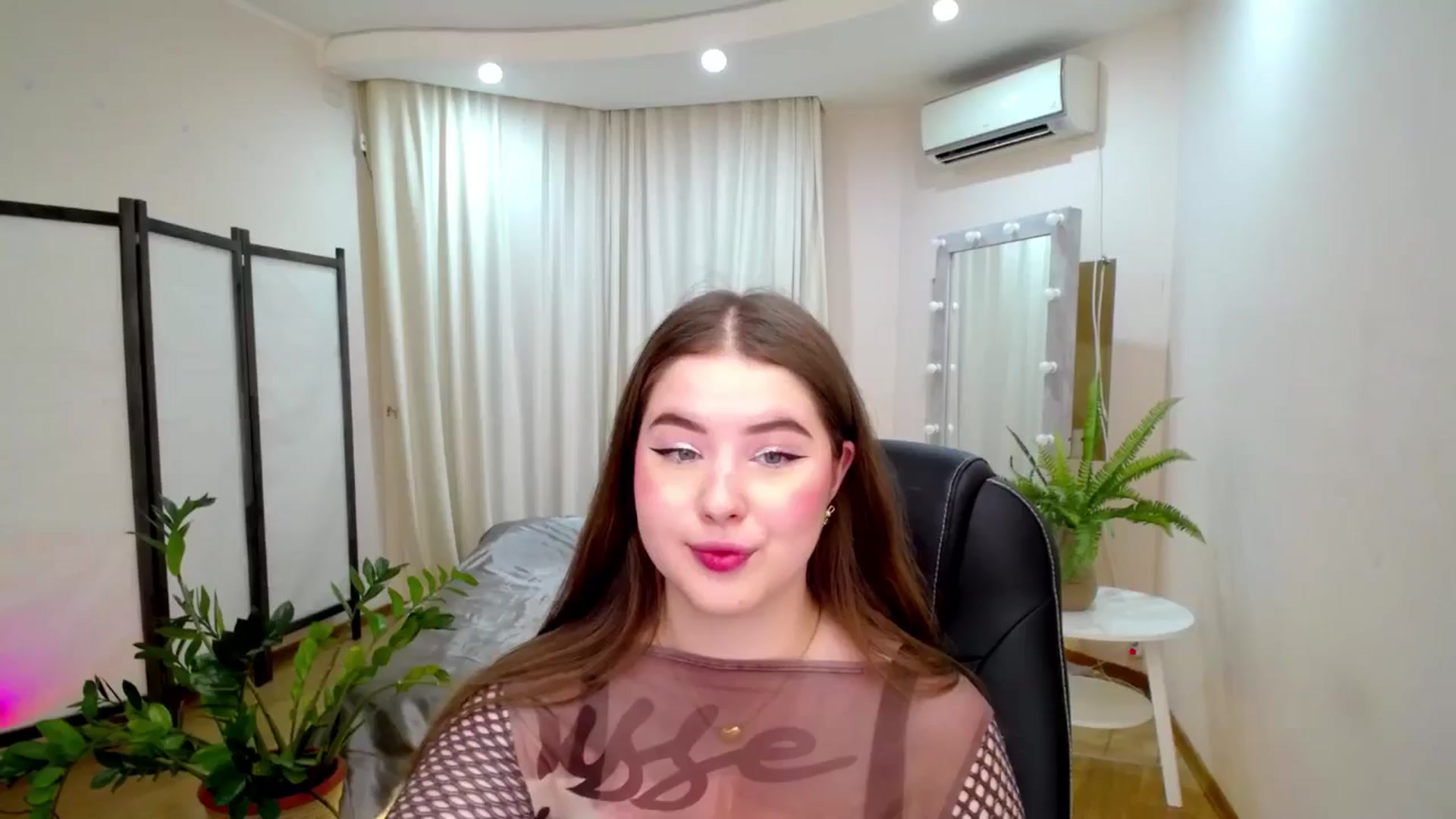 Gallery image thumbnail from AdmireMyEyes's myfreecams stream on, 06/20/2025, 19:26 image 19 of 20