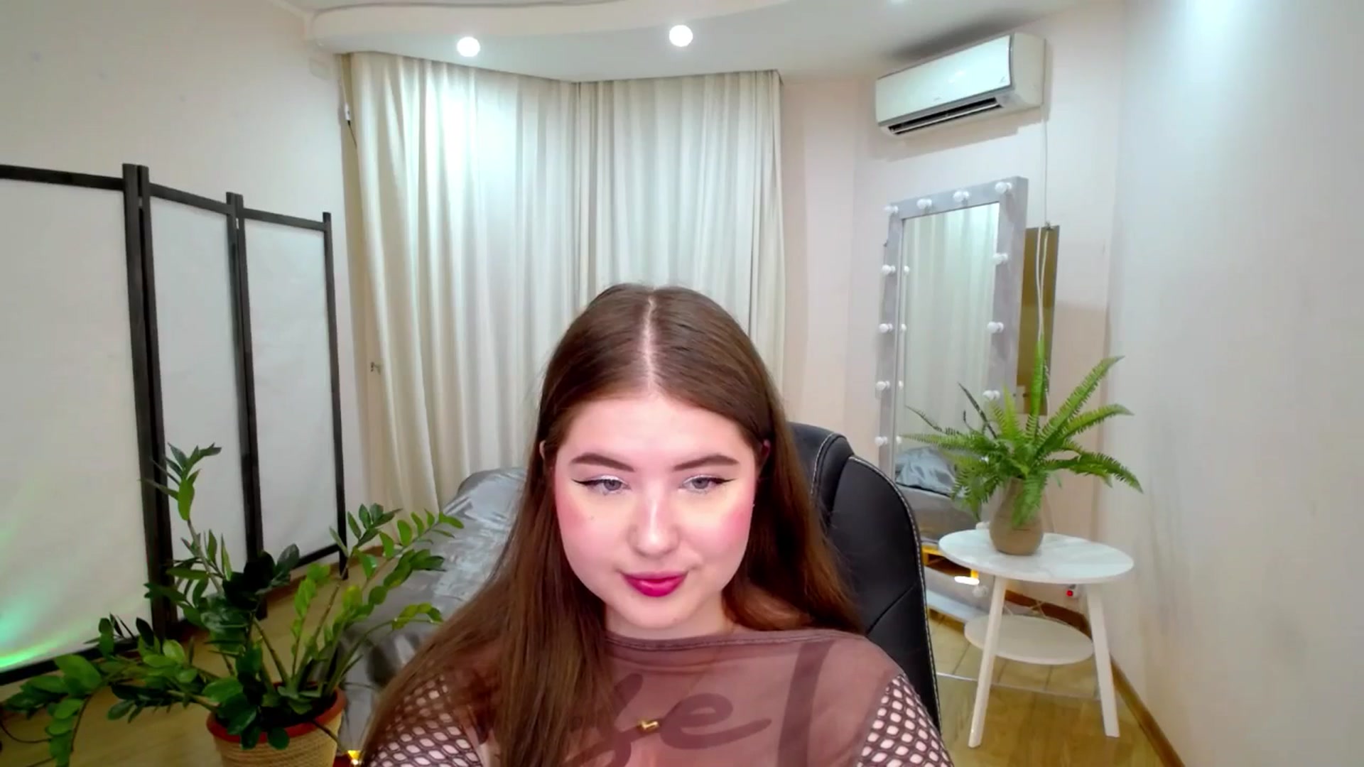 Gallery image thumbnail from AdmireMyEyes's myfreecams stream on, 06/20/2025, 19:26 image 2 of 20