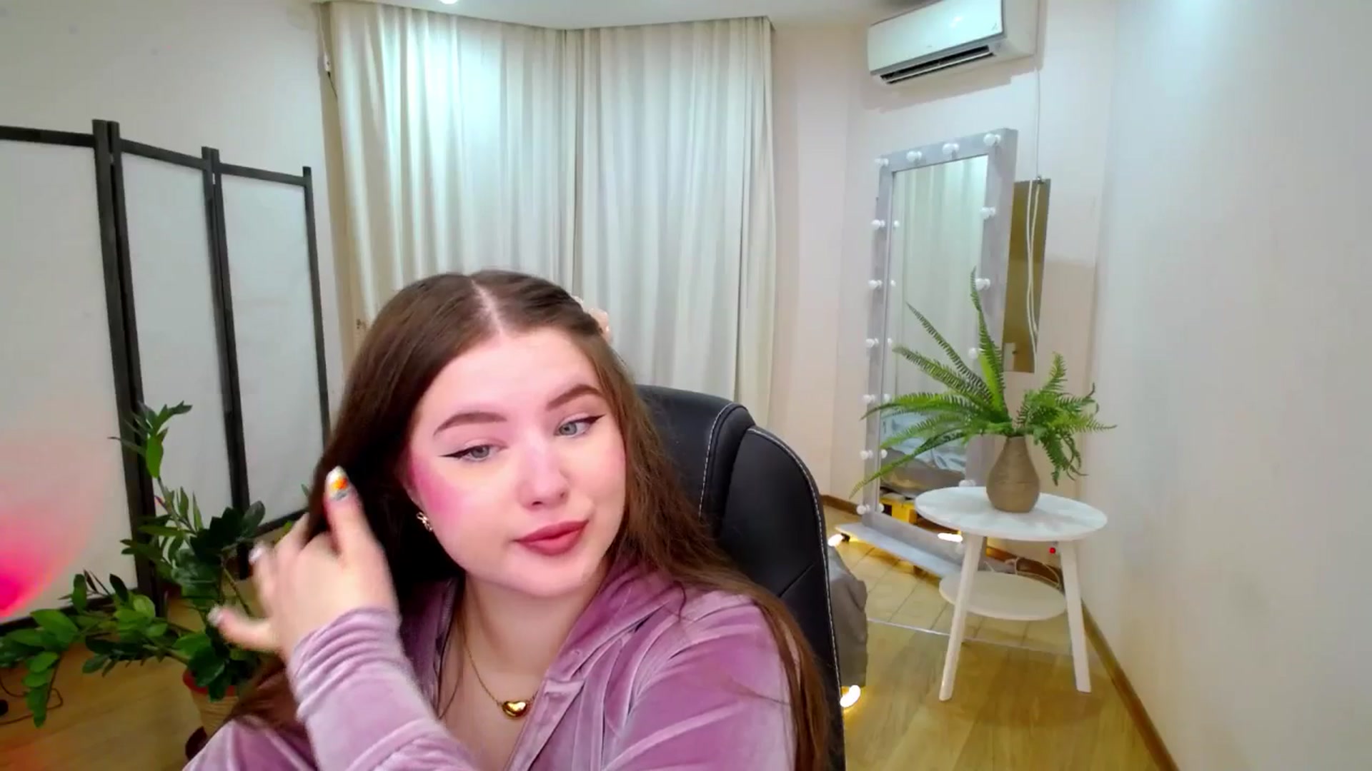 Gallery image thumbnail from AdmireMyEyes's myfreecams stream on, 06/21/2025, 18:33 image 17 of 20