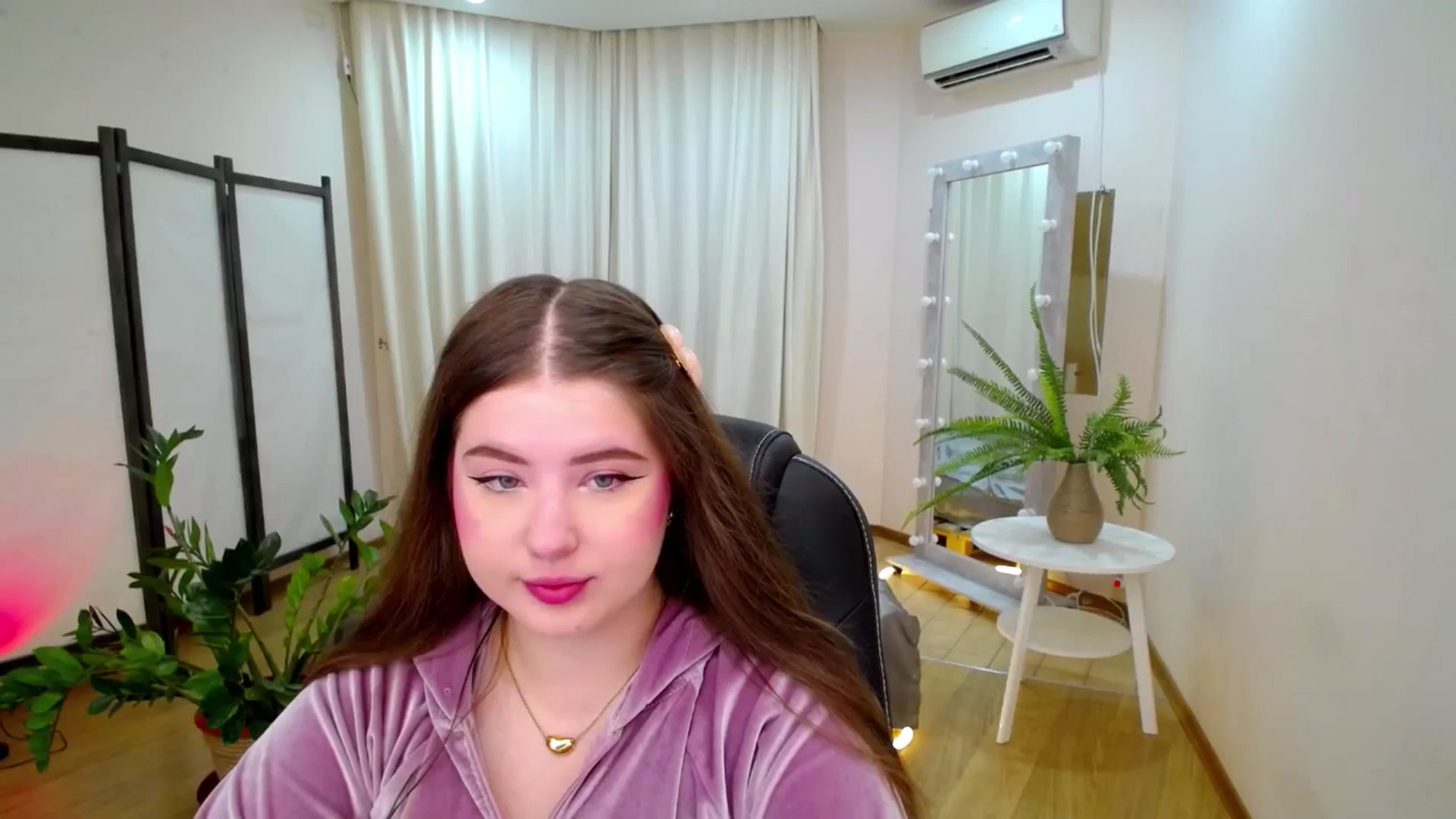 Gallery image thumbnail from AdmireMyEyes's myfreecams stream on, 06/21/2025, 18:33 image 9 of 20