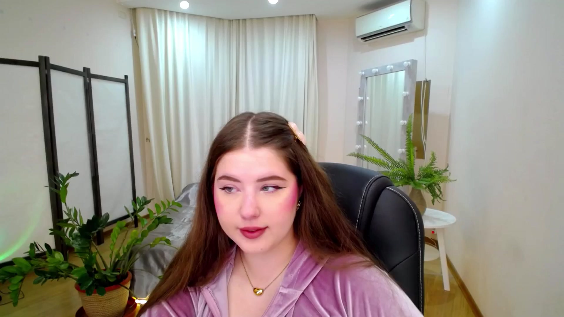 Gallery image thumbnail from AdmireMyEyes's myfreecams stream on, 06/21/2025, 19:47 image 1 of 20