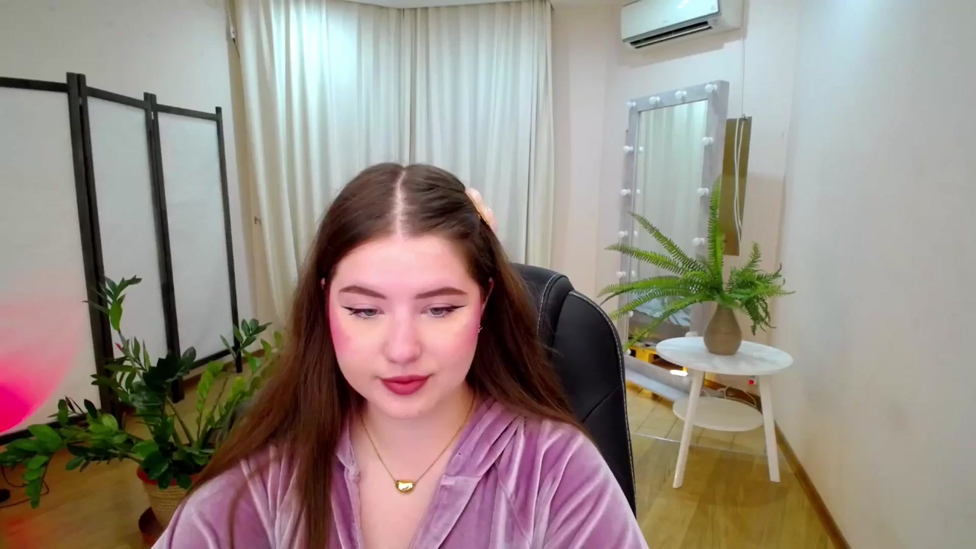 Gallery image thumbnail from AdmireMyEyes's myfreecams stream on, 06/21/2025, 19:47 image 17 of 20