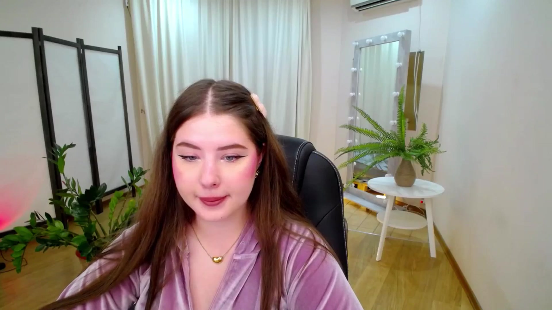 Gallery image thumbnail from AdmireMyEyes's myfreecams stream on, 06/21/2025, 20:54 image 18 of 20