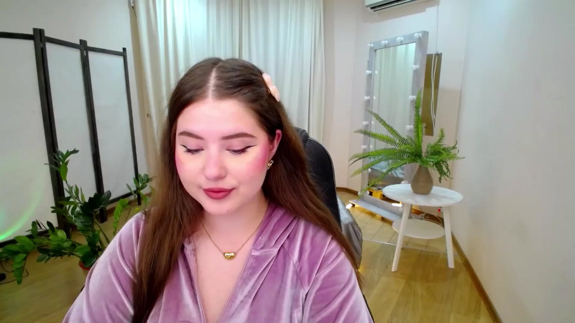 Gallery image thumbnail from AdmireMyEyes's myfreecams stream on, 06/21/2025, 20:54 image 13 of 20