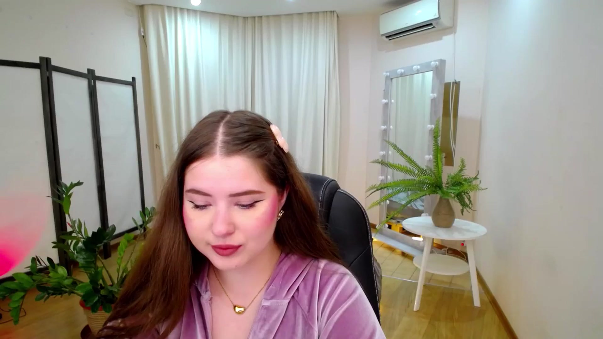 Gallery image thumbnail from AdmireMyEyes's myfreecams stream on, 06/21/2025, 20:54 image 7 of 20