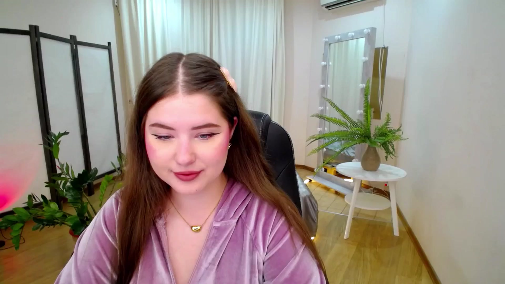 Gallery image thumbnail from AdmireMyEyes's myfreecams stream on, 06/21/2025, 20:54 image 14 of 20