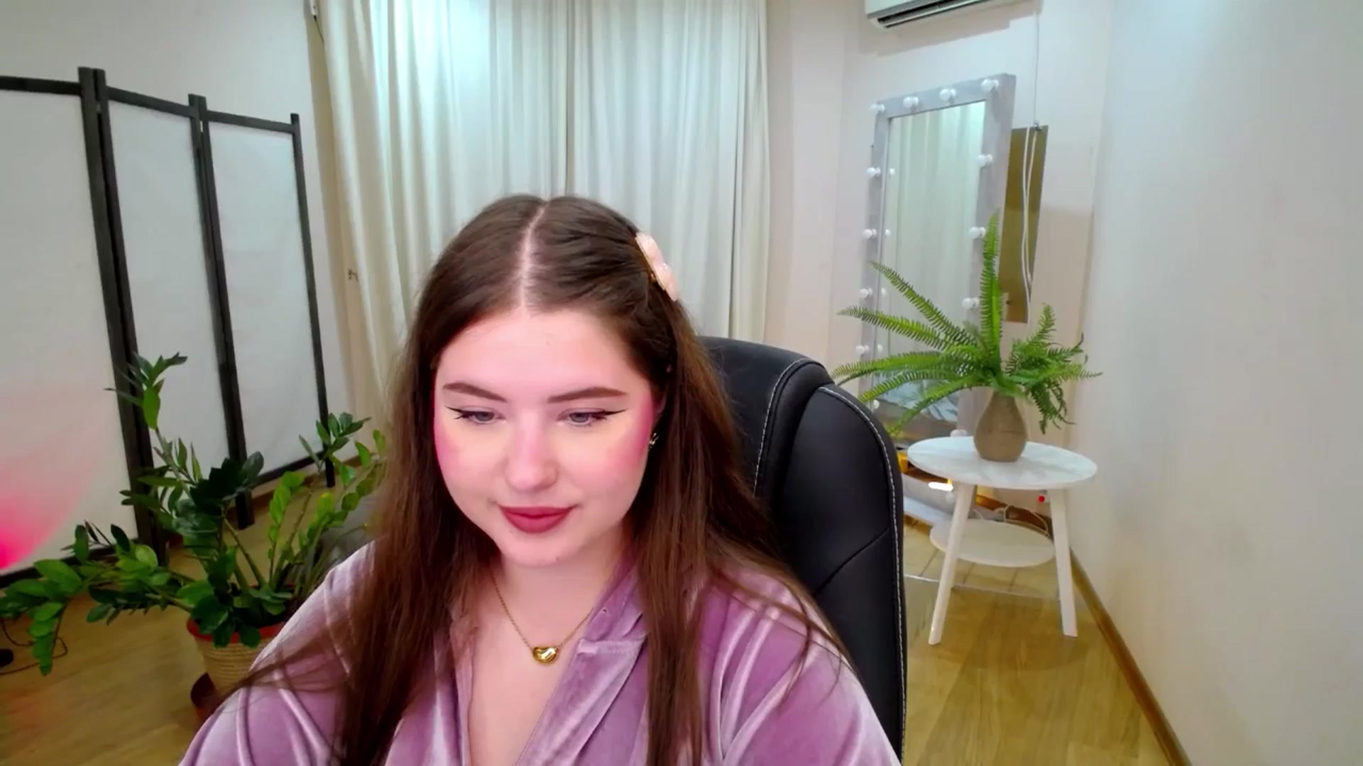 Gallery image thumbnail from AdmireMyEyes's myfreecams stream on, 06/21/2025, 20:54 image 20 of 20