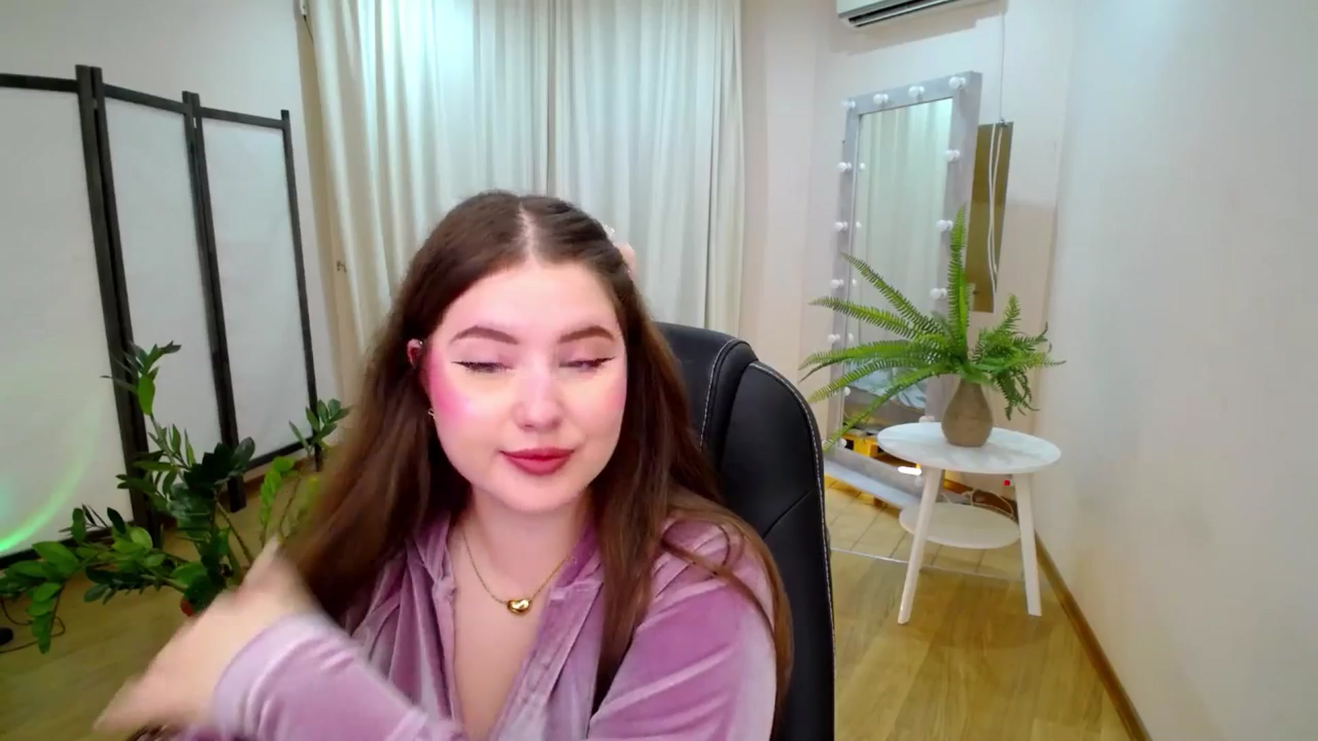 Gallery image thumbnail from AdmireMyEyes's myfreecams stream on, 06/21/2025, 20:54 image 17 of 20