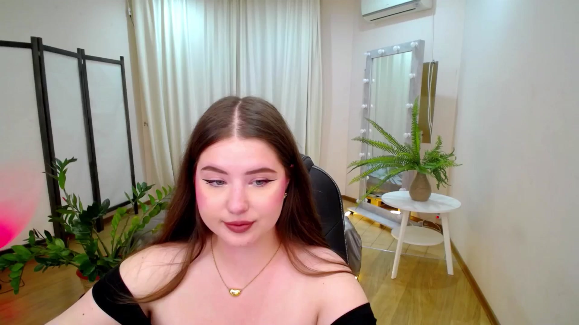 Gallery image thumbnail from AdmireMyEyes's myfreecams stream on, 06/21/2025, 23:29 image 20 of 20