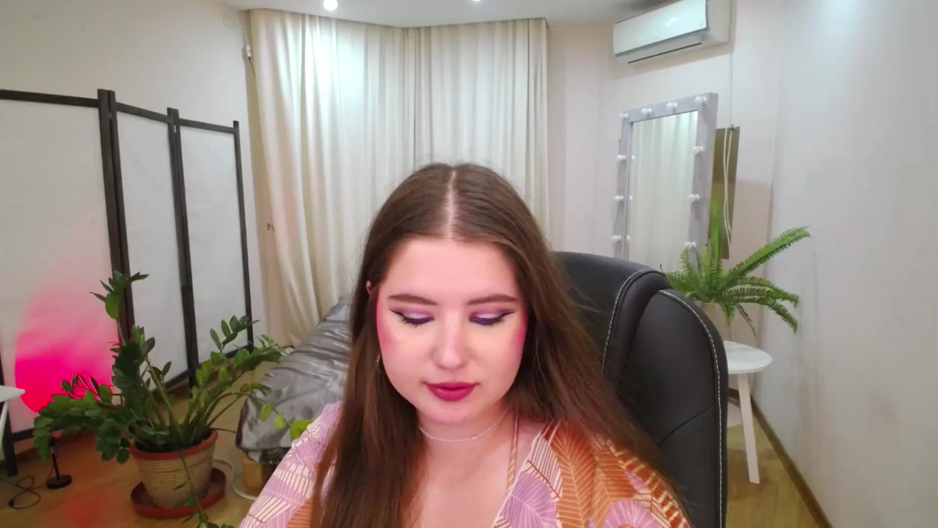 Gallery image thumbnail from AdmireMyEyes's myfreecams stream on, 06/25/2025, 09:21 image 1 of 20