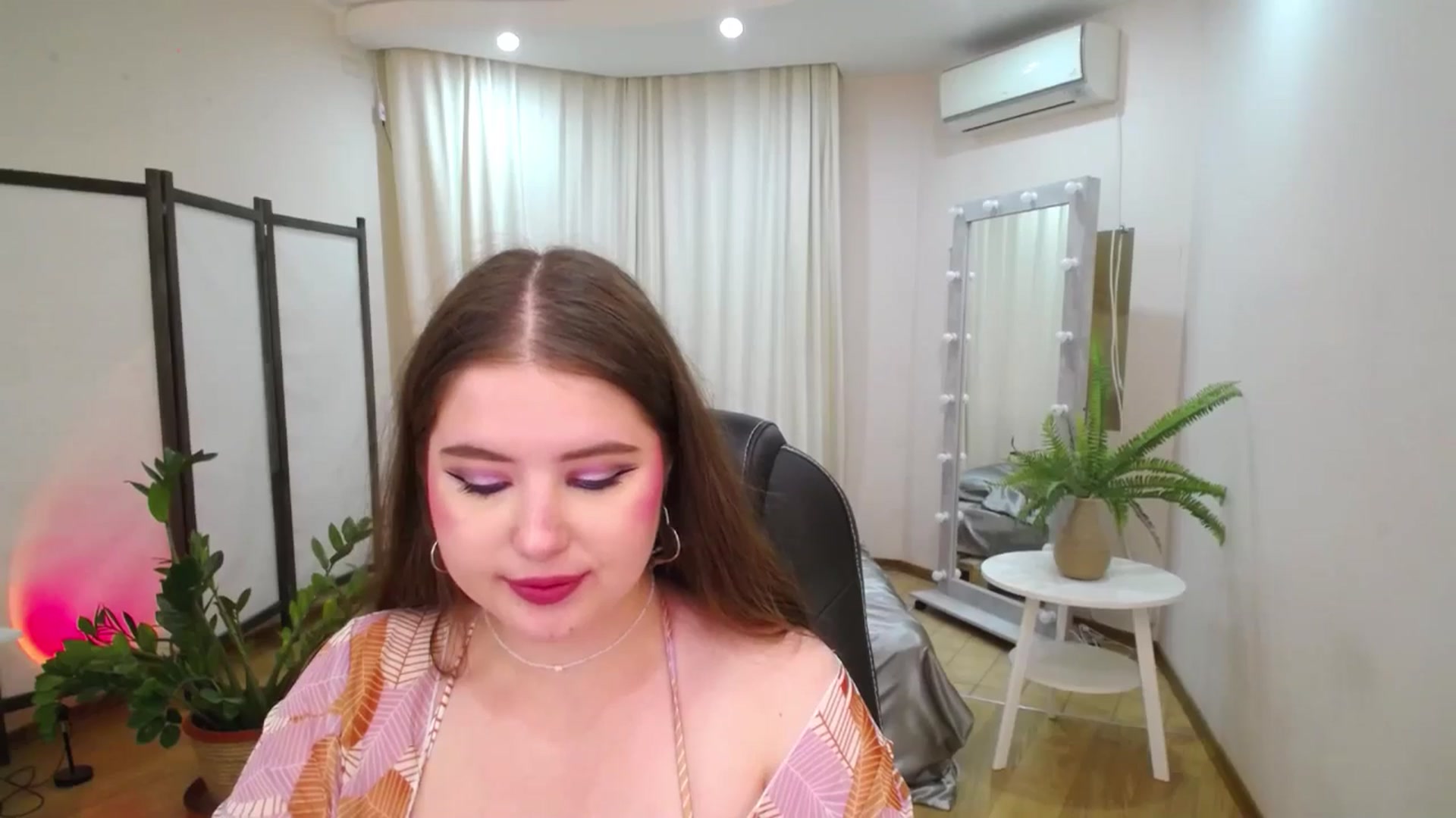 Gallery image thumbnail from AdmireMyEyes's myfreecams stream on, 06/25/2025, 09:47 image 3 of 20