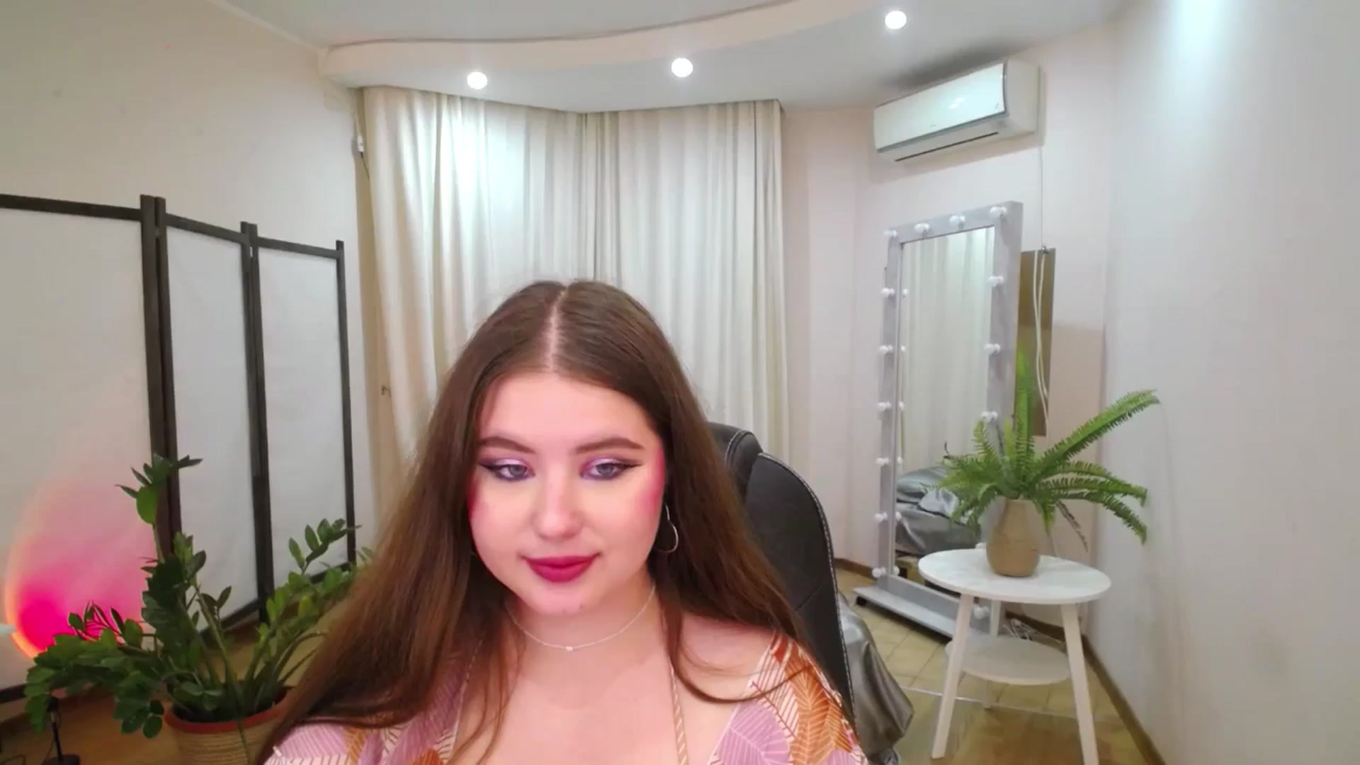 Gallery image thumbnail from AdmireMyEyes's myfreecams stream on, 06/25/2025, 09:47 image 18 of 20
