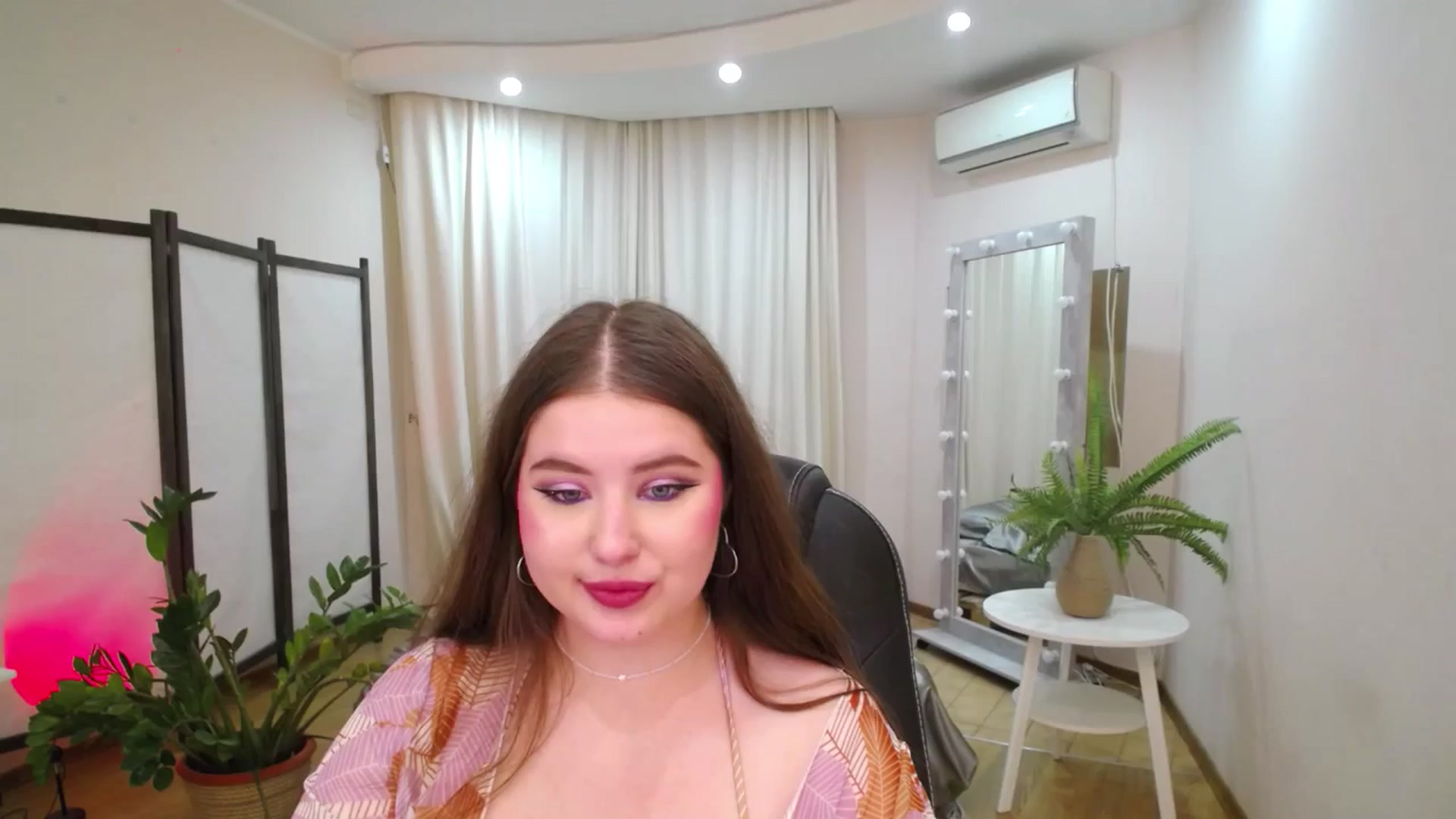 Gallery image thumbnail from AdmireMyEyes's myfreecams stream on, 06/25/2025, 09:47 image 15 of 20