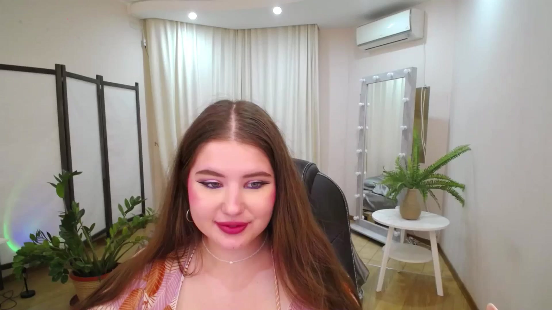 Gallery image thumbnail from AdmireMyEyes's myfreecams stream on, 06/25/2025, 09:47 image 5 of 20