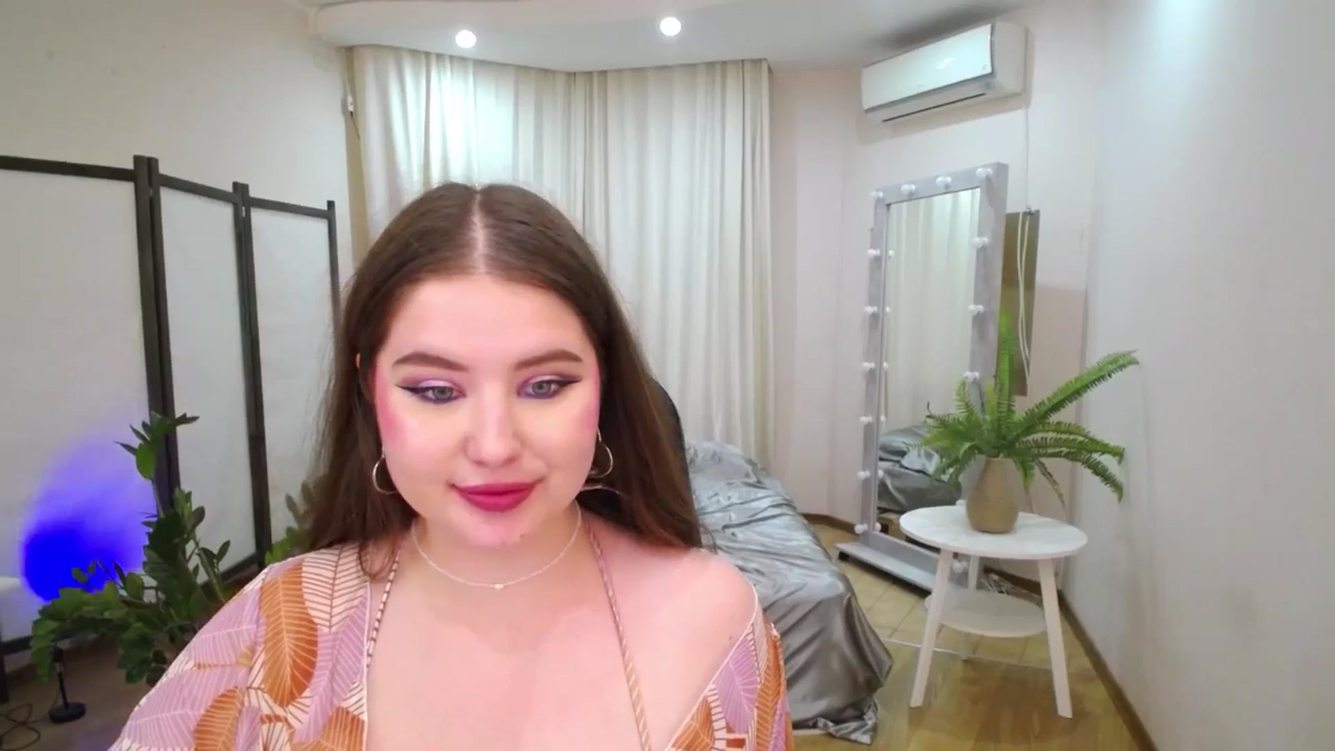 Gallery image thumbnail from AdmireMyEyes's myfreecams stream on, 06/25/2025, 09:47 image 2 of 20