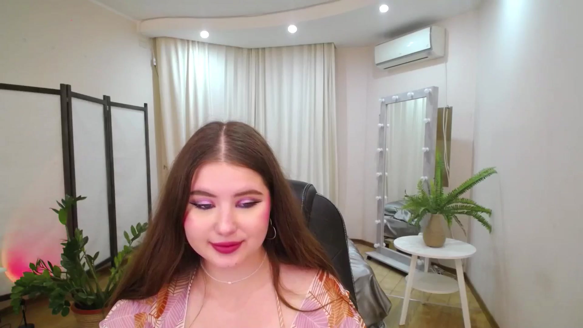 Gallery image thumbnail from AdmireMyEyes's myfreecams stream on, 06/25/2025, 09:47 image 20 of 20