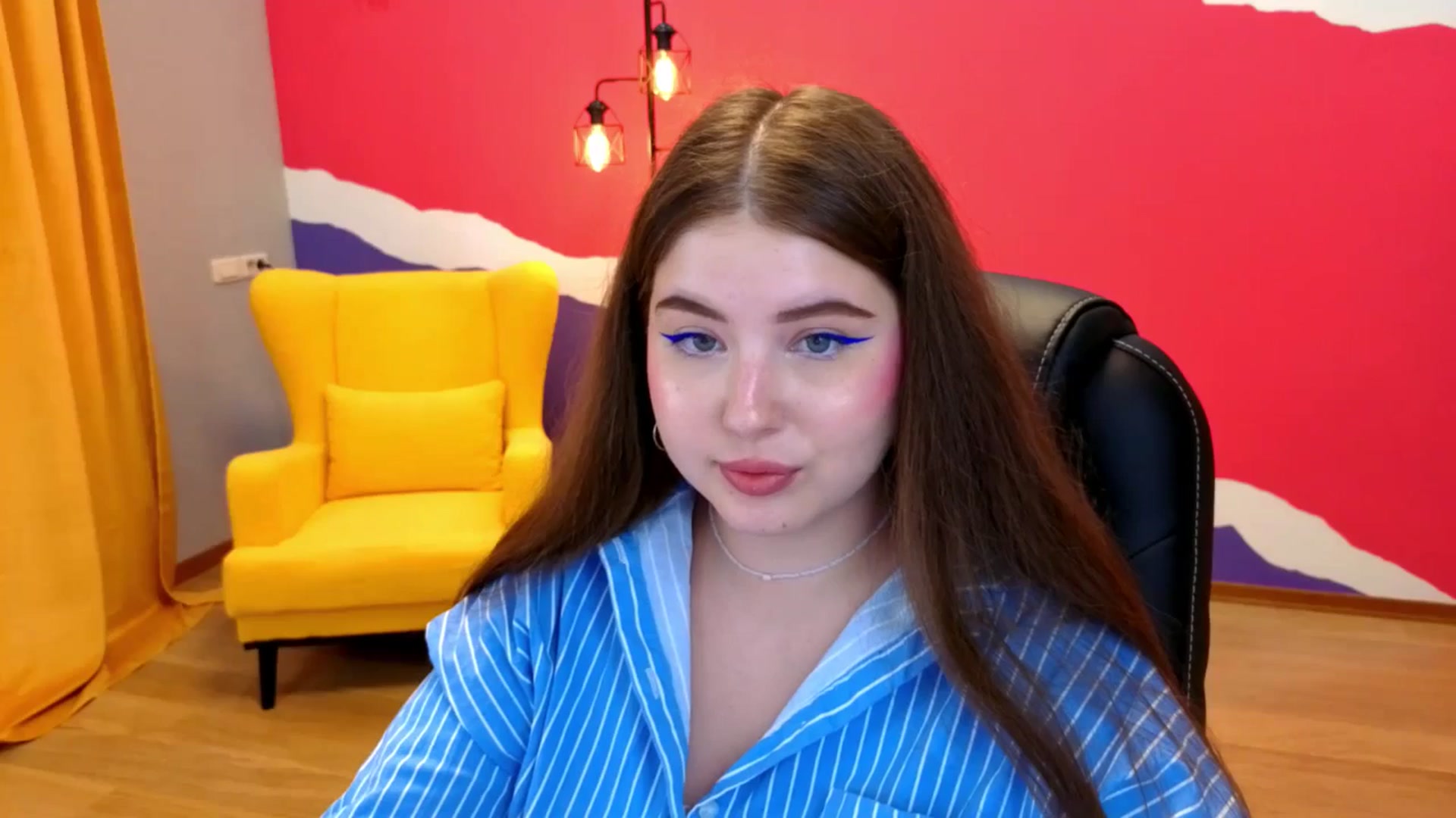 Gallery image thumbnail from AdmireMyEyes's myfreecams stream on, 06/26/2025, 07:46 image 17 of 20