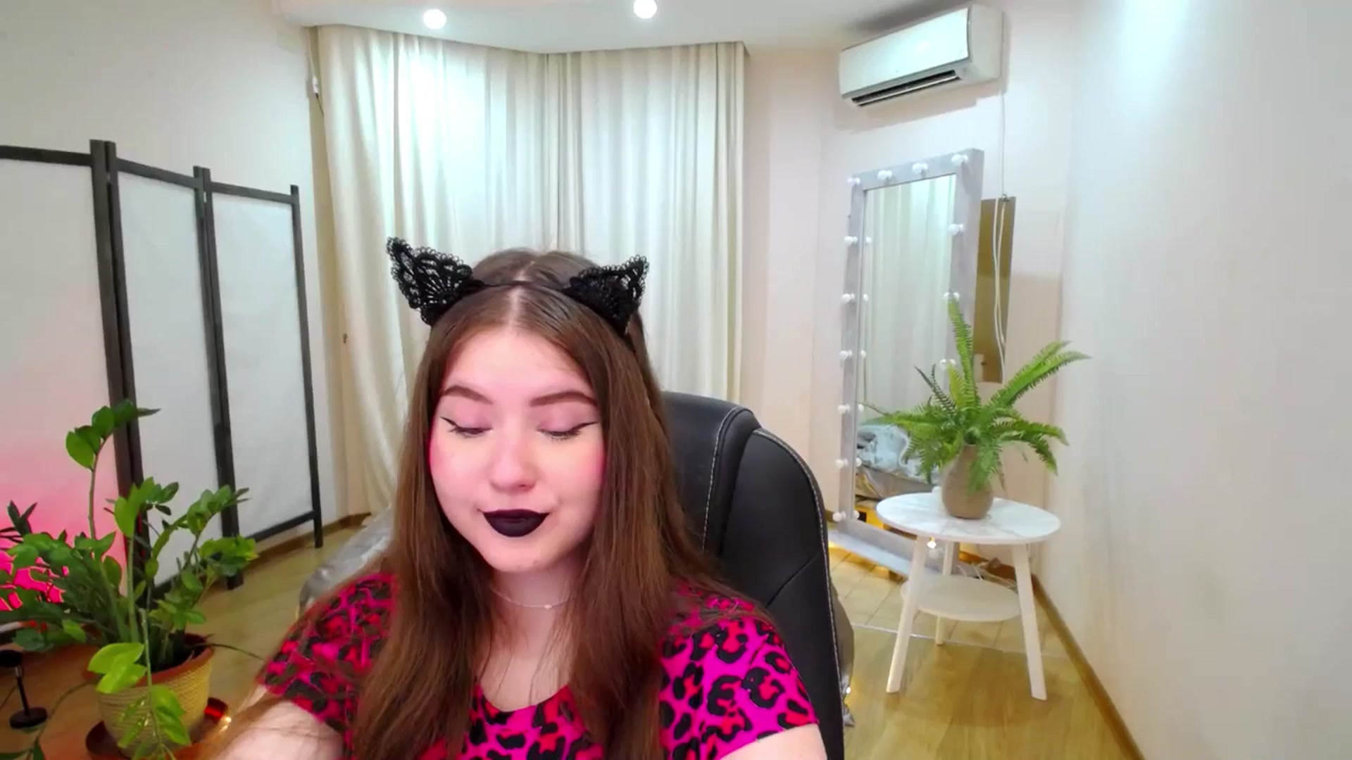 Gallery image thumbnail from AdmireMyEyes's myfreecams stream on, 06/27/2025, 19:01 image 7 of 20