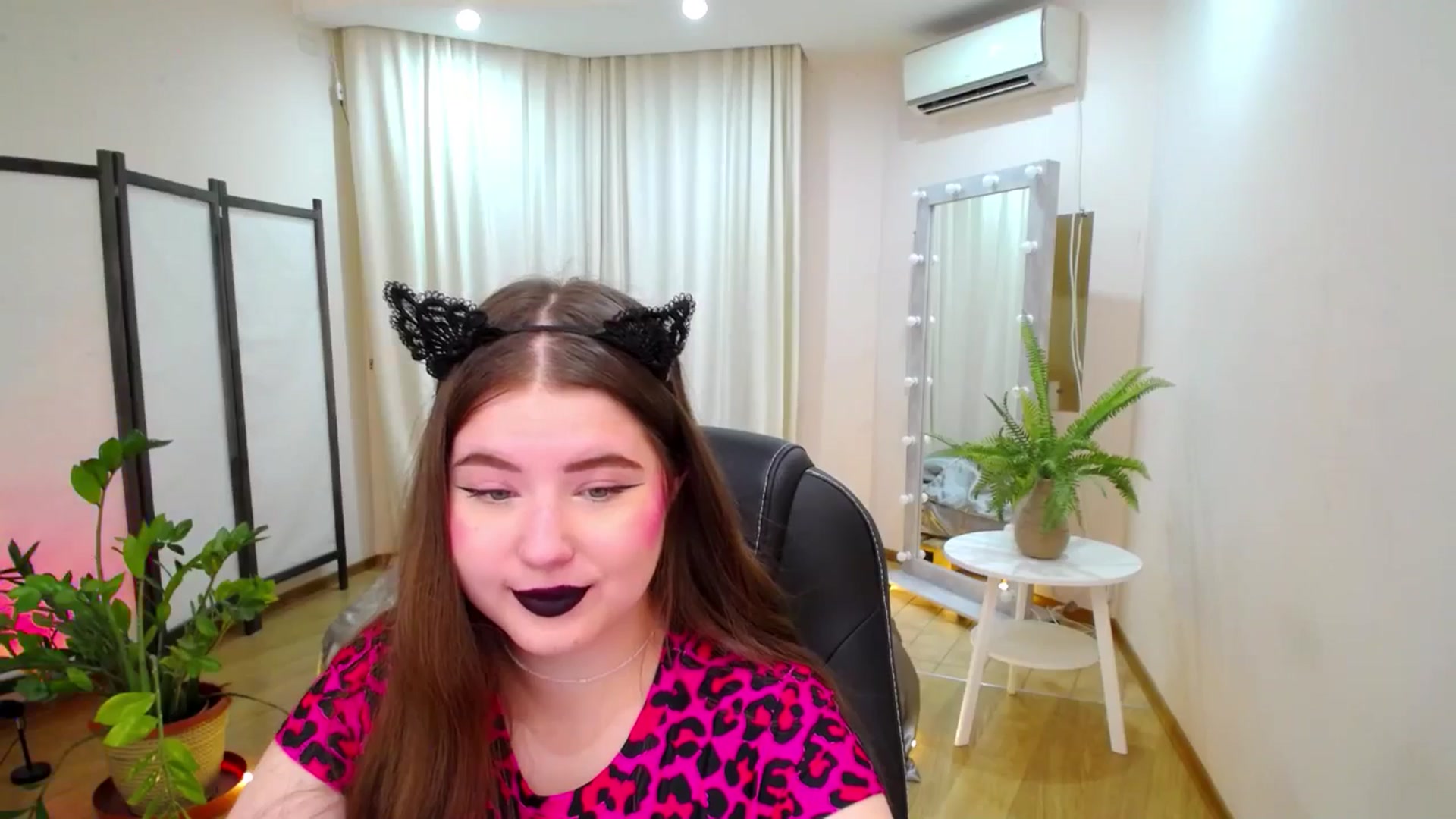 Gallery image thumbnail from AdmireMyEyes's myfreecams stream on, 06/27/2025, 19:01 image 12 of 20