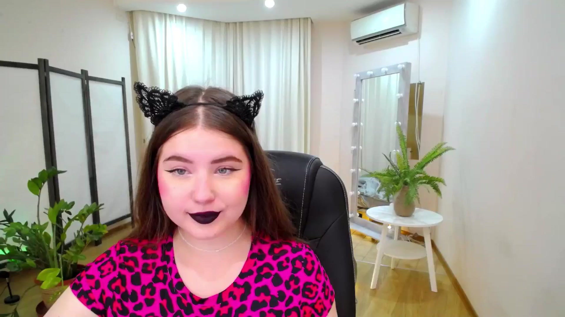 Gallery image thumbnail from AdmireMyEyes's myfreecams stream on, 06/27/2025, 19:01 image 6 of 20