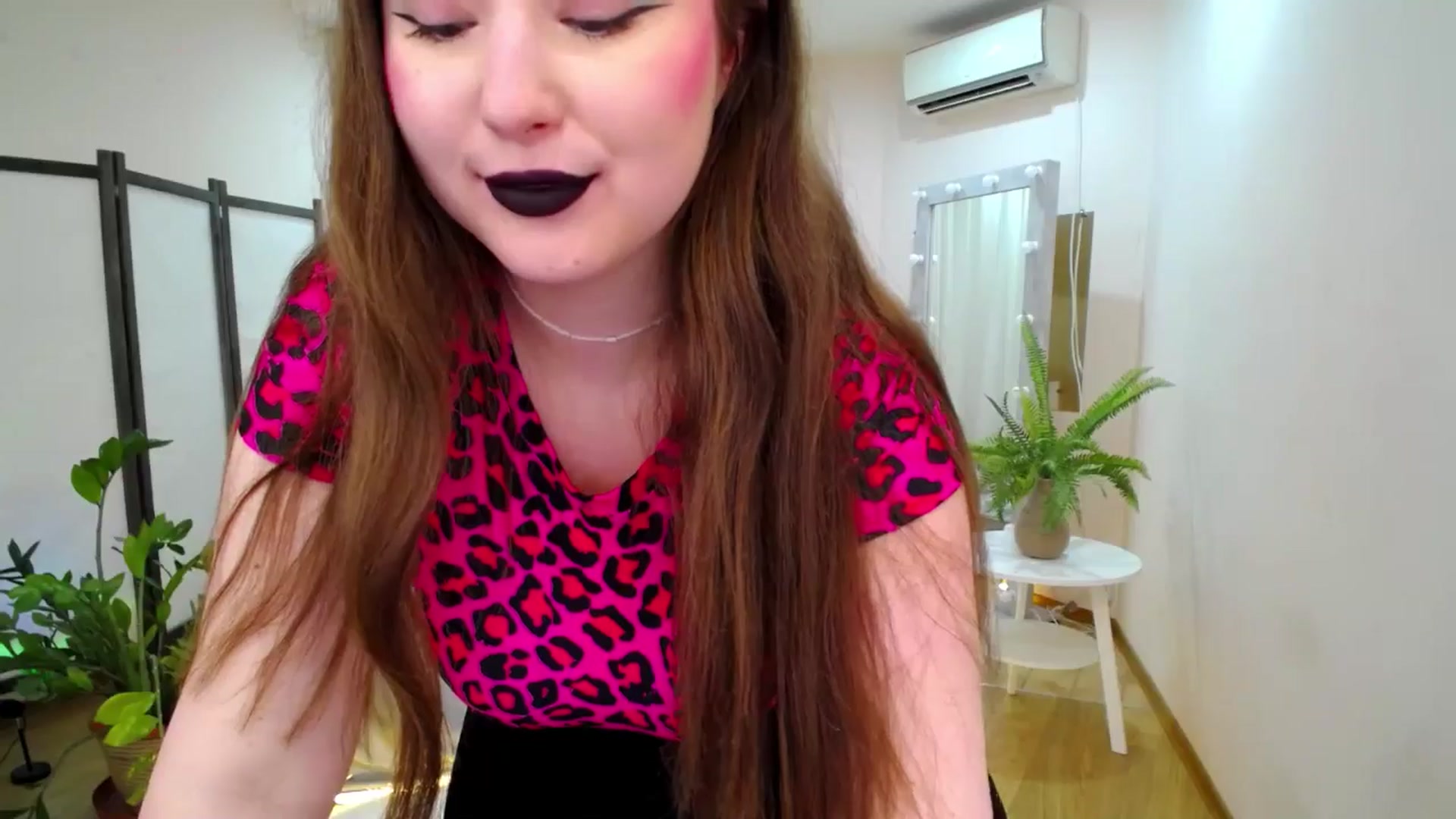 Gallery image thumbnail from AdmireMyEyes's myfreecams stream on, 06/27/2025, 19:01 image 16 of 20