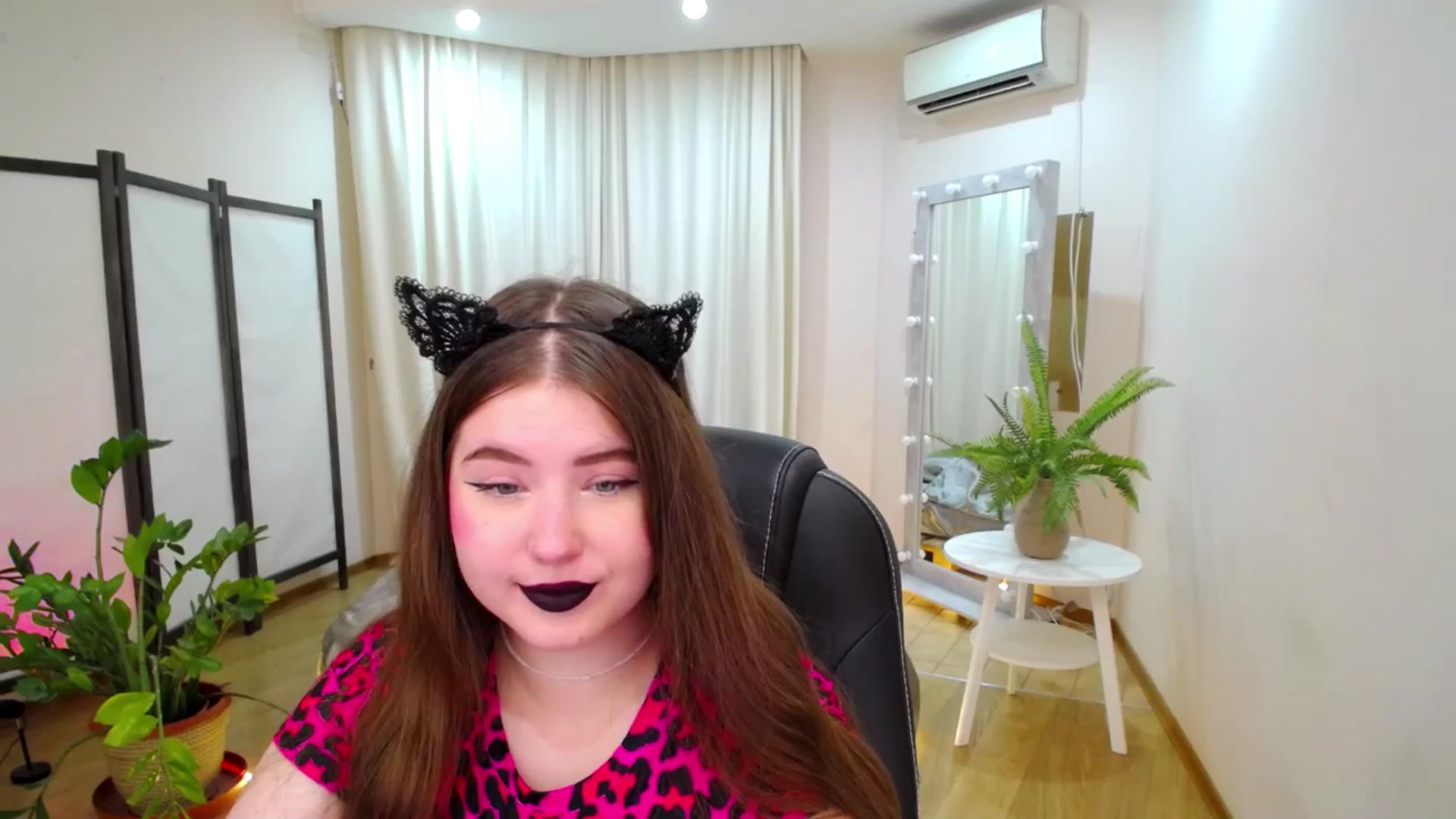 Gallery image thumbnail from AdmireMyEyes's myfreecams stream on, 06/27/2025, 19:01 image 10 of 20