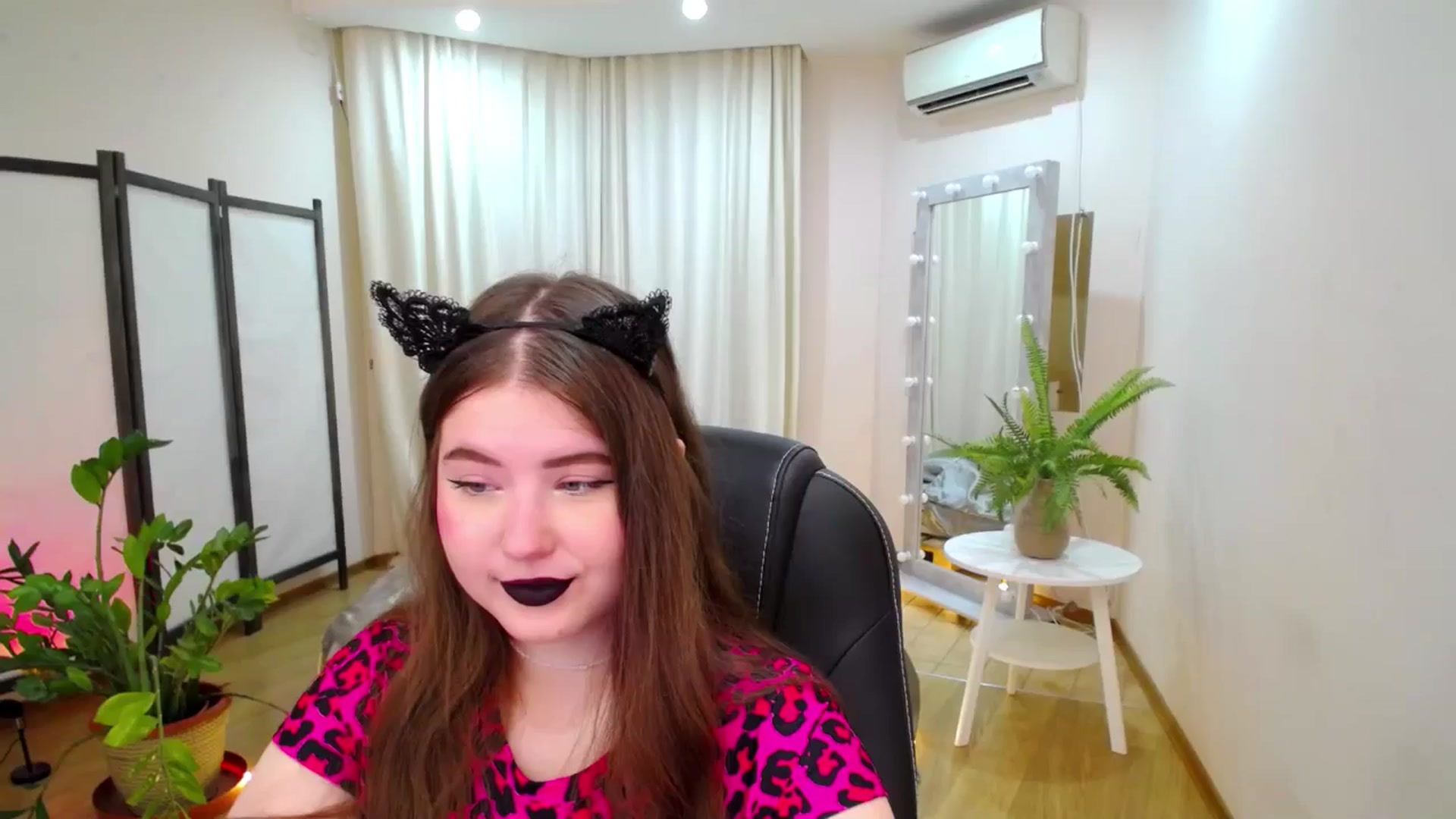 Gallery image thumbnail from AdmireMyEyes's myfreecams stream on, 06/27/2025, 19:01 image 8 of 20