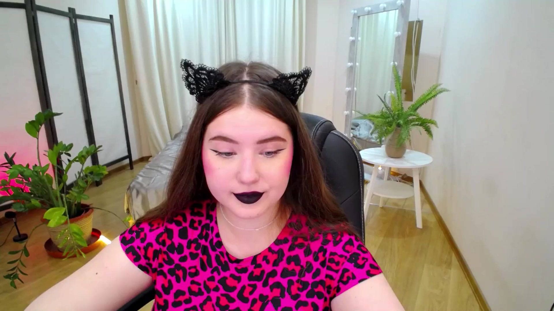 Gallery image thumbnail from AdmireMyEyes's myfreecams stream on, 06/27/2025, 19:37 image 1 of 20