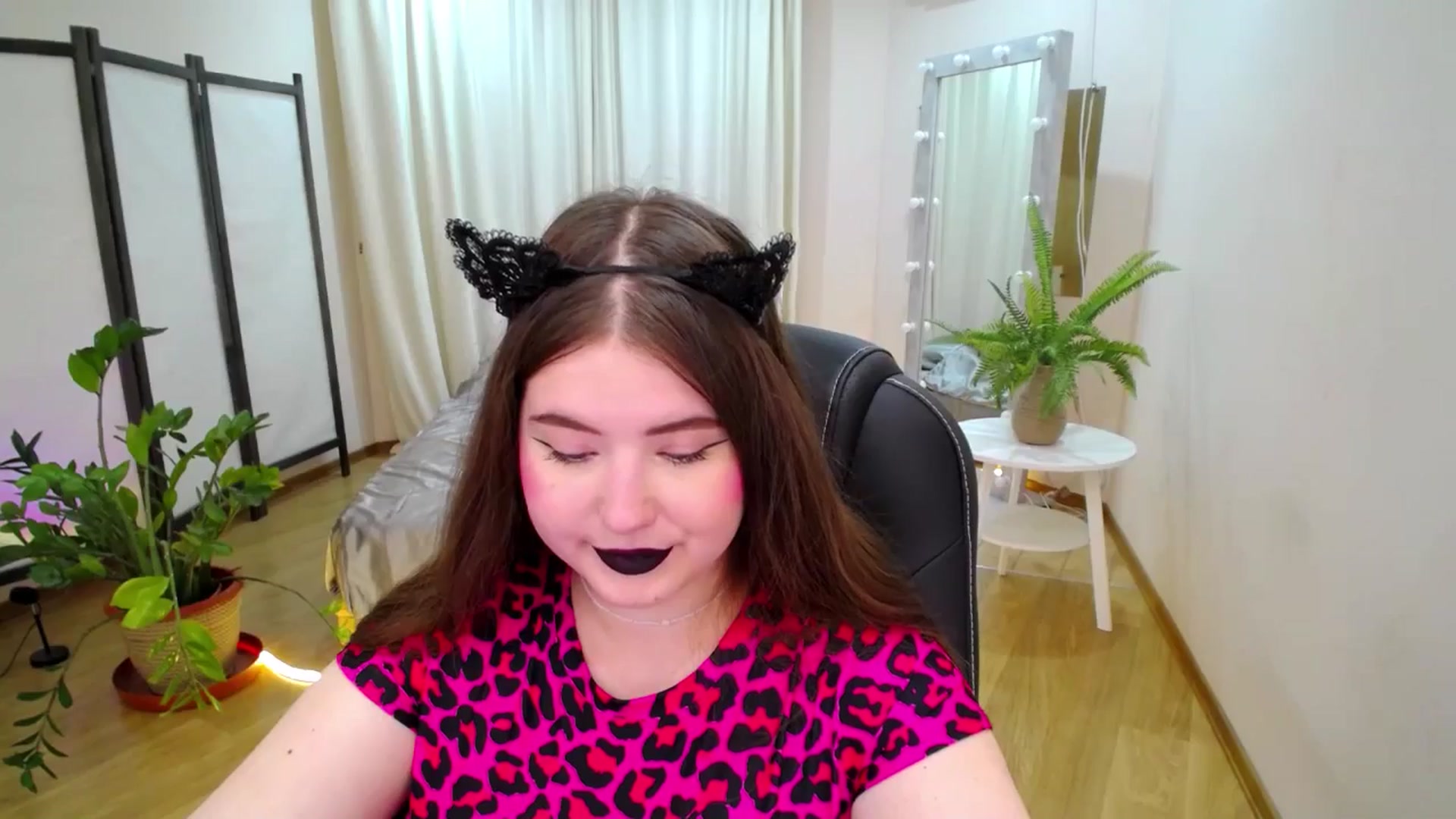 Gallery image thumbnail from AdmireMyEyes's myfreecams stream on, 06/27/2025, 19:37 image 7 of 20