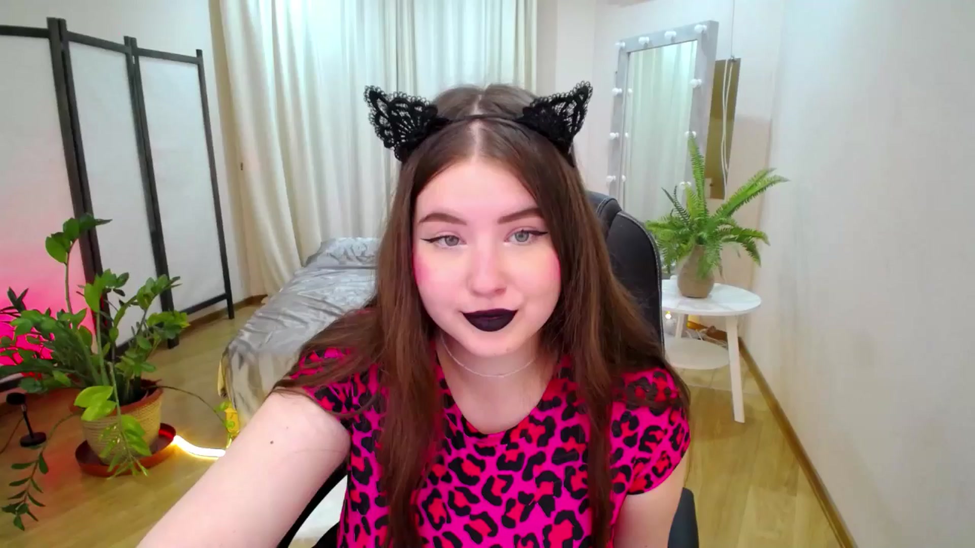 Gallery image thumbnail from AdmireMyEyes's myfreecams stream on, 06/27/2025, 19:37 image 10 of 20