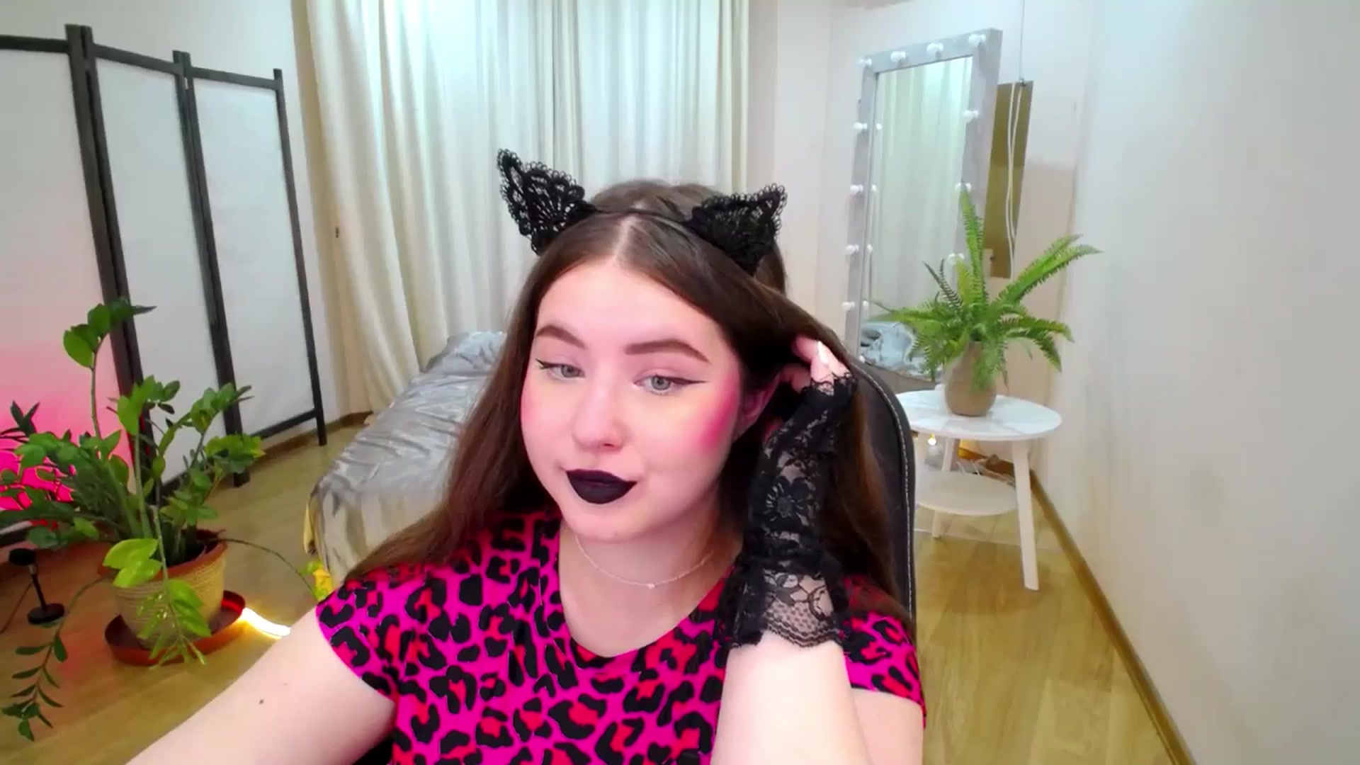 Gallery image thumbnail from AdmireMyEyes's myfreecams stream on, 06/27/2025, 19:37 image 4 of 20