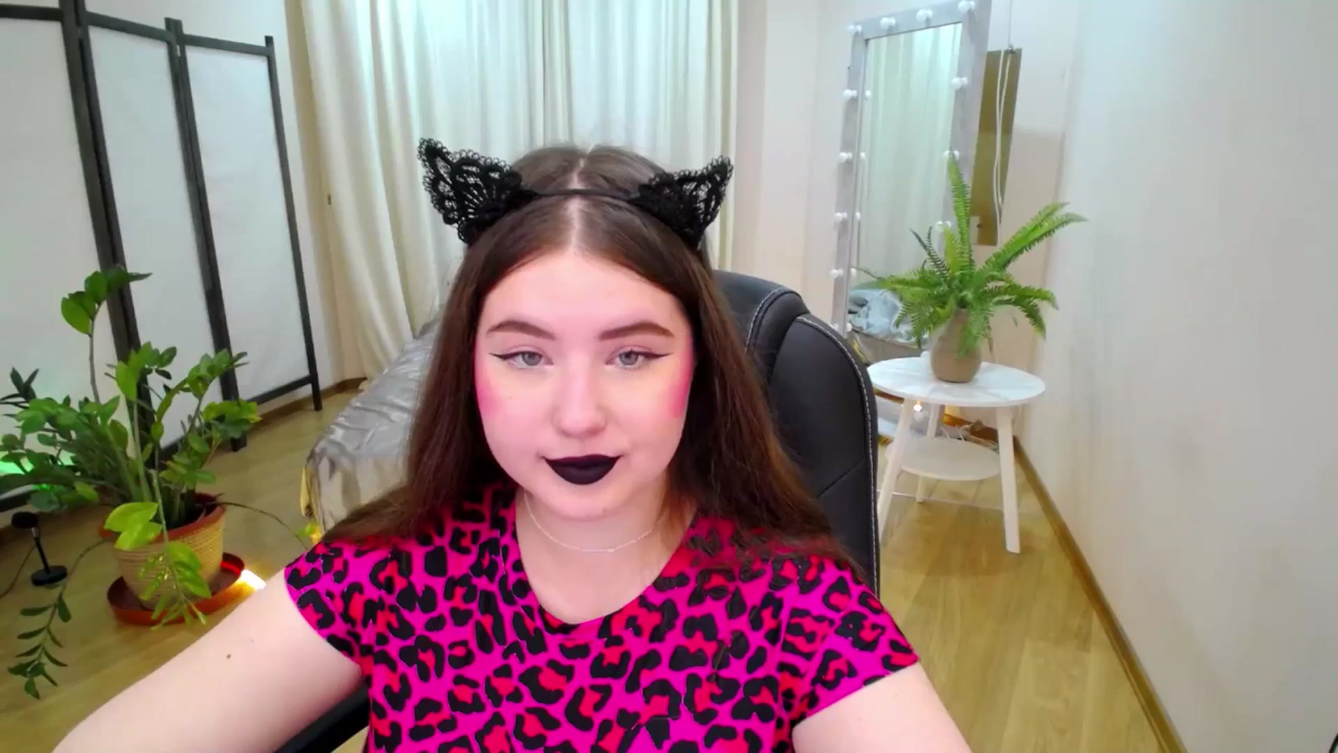 Gallery image thumbnail from AdmireMyEyes's myfreecams stream on, 06/27/2025, 19:37 image 2 of 20