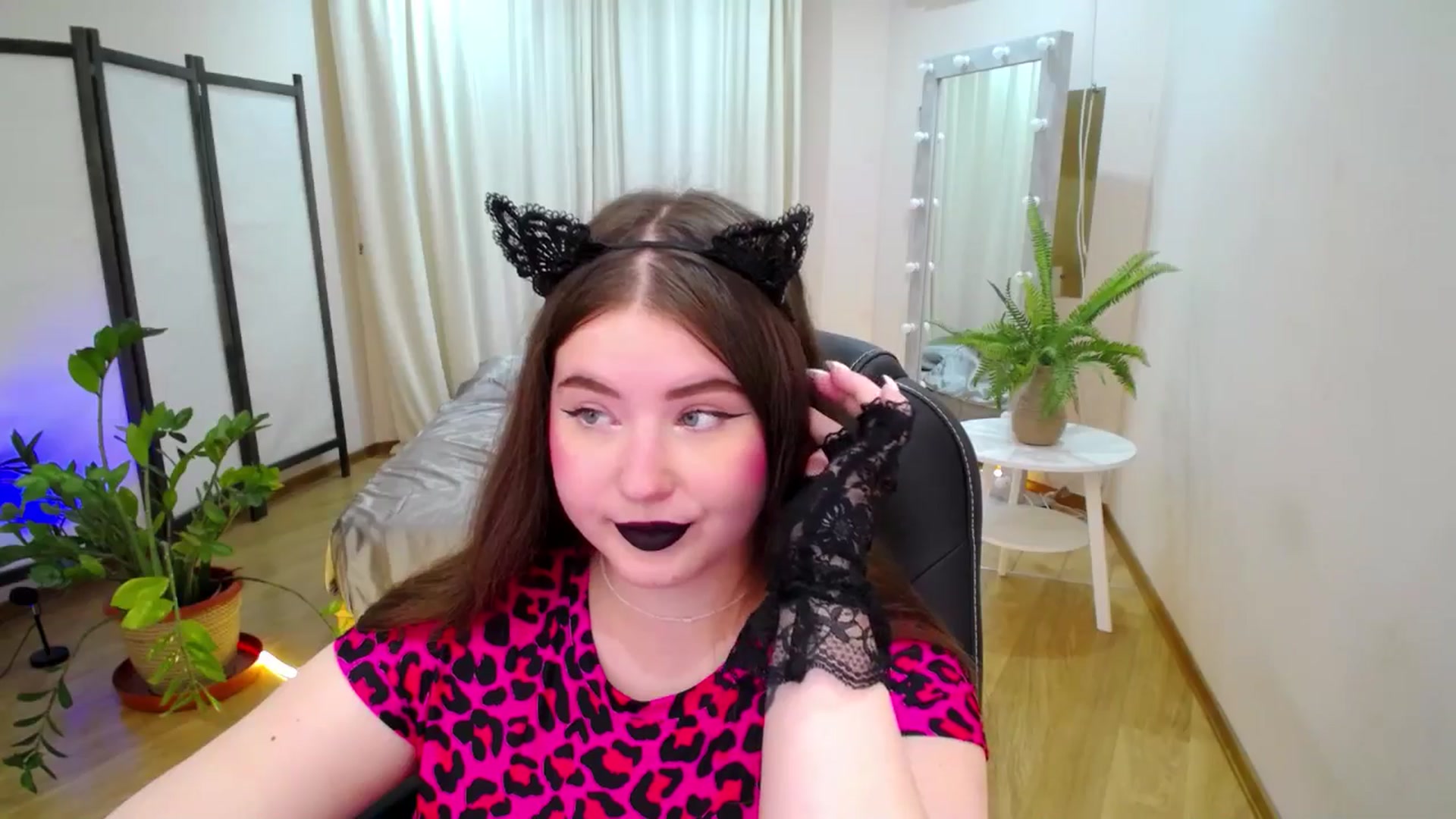 Gallery image thumbnail from AdmireMyEyes's myfreecams stream on, 06/27/2025, 19:37 image 6 of 20