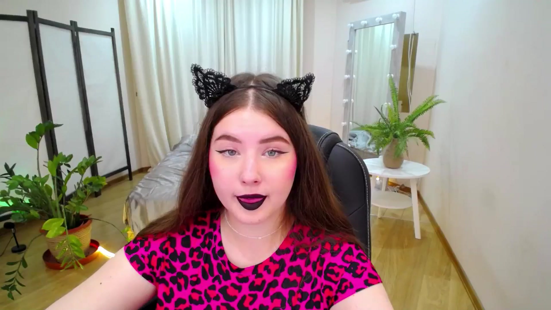 Gallery image thumbnail from AdmireMyEyes's myfreecams stream on, 06/27/2025, 19:37 image 5 of 20
