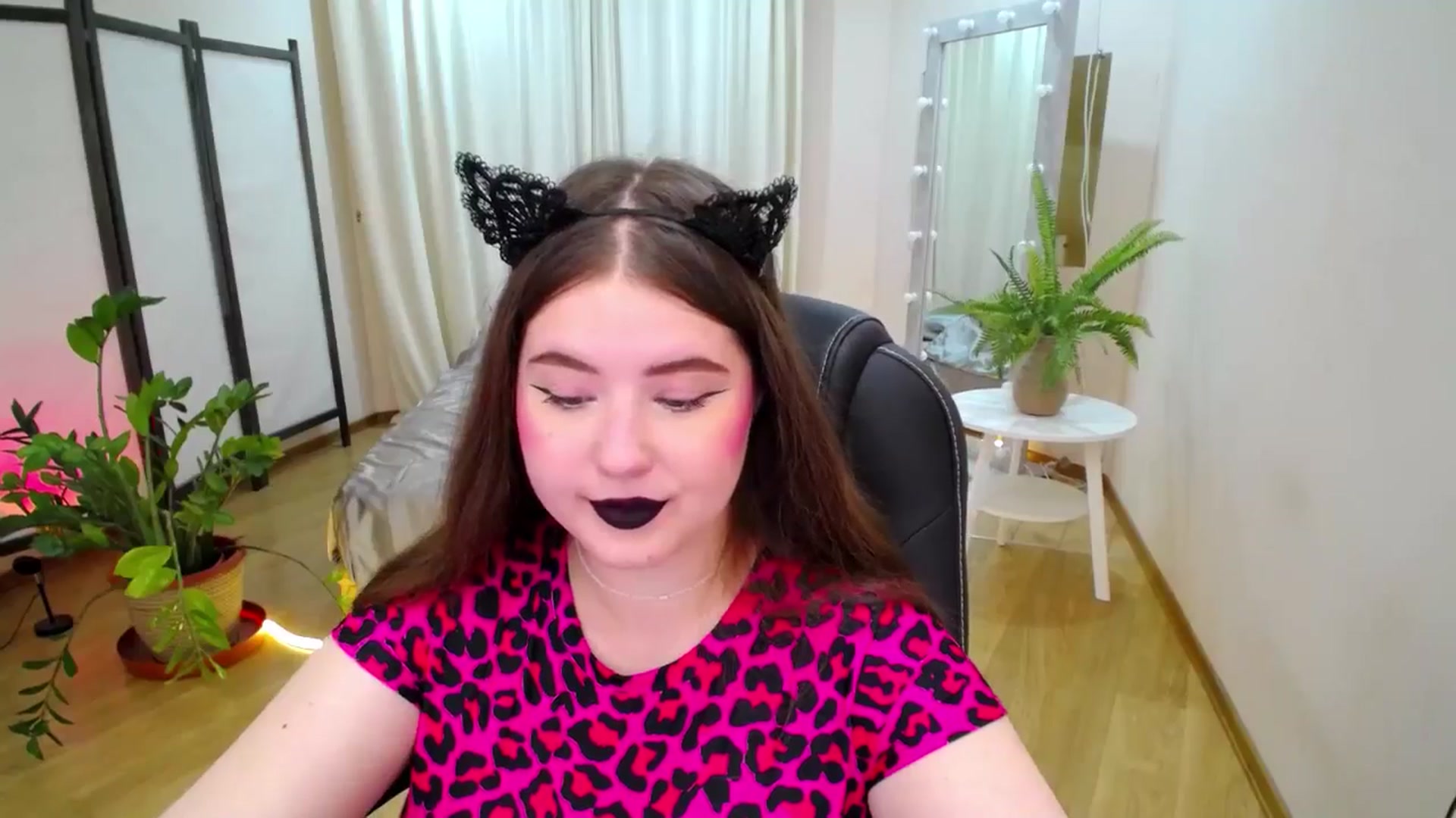 Gallery image thumbnail from AdmireMyEyes's myfreecams stream on, 06/27/2025, 19:37 image 3 of 20