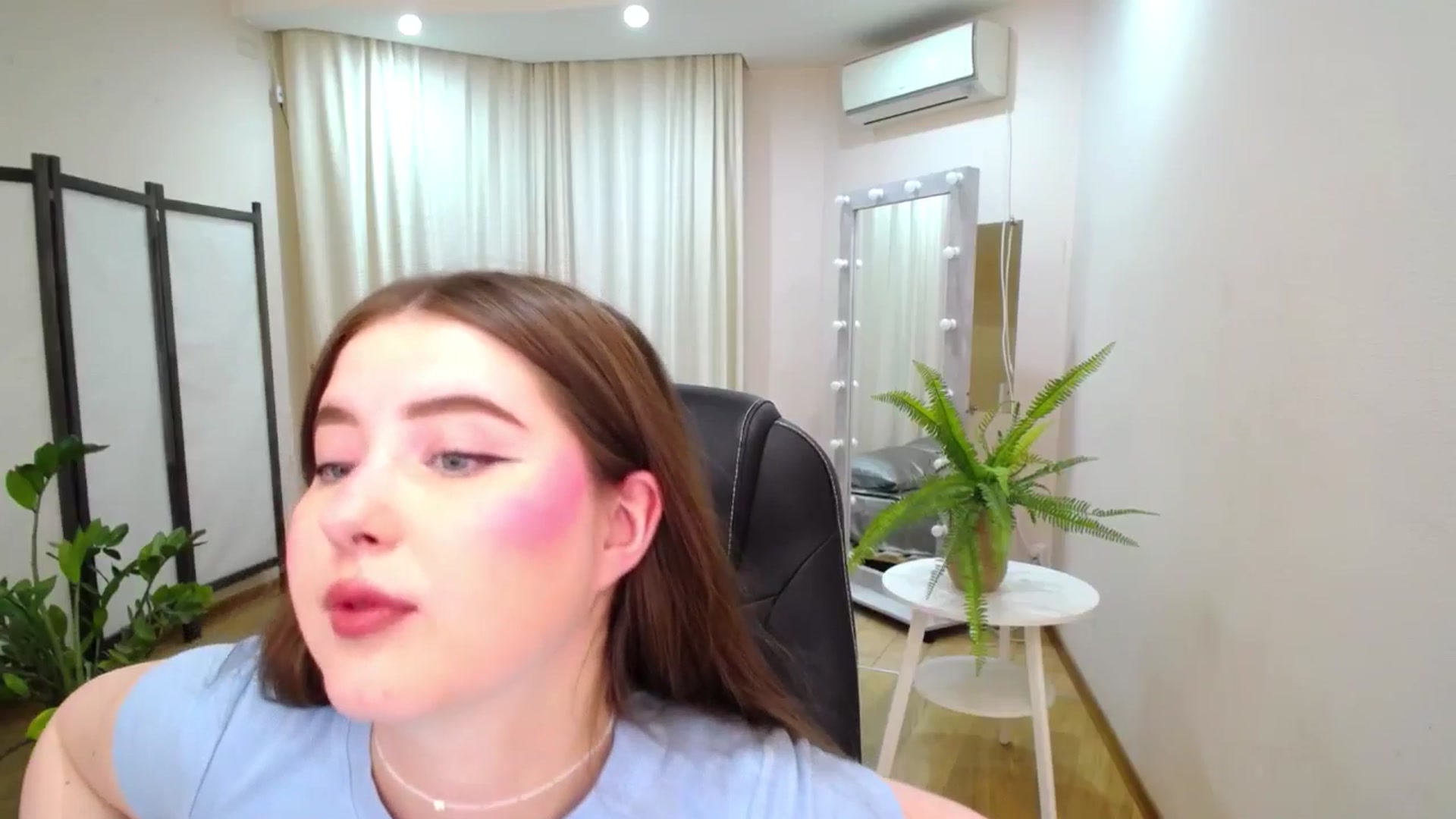 Gallery image thumbnail from AdmireMyEyes's myfreecams stream on, 06/30/2025, 19:47 image 19 of 20