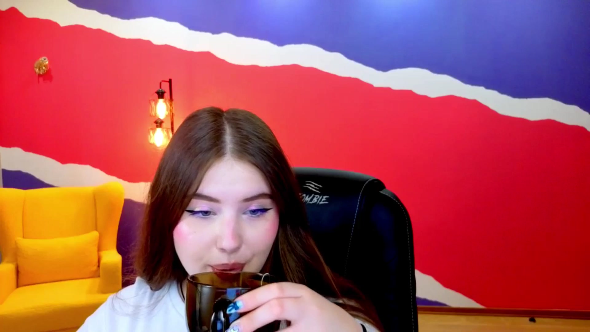 Gallery image thumbnail from AdmireMyEyes's myfreecams stream on, 07/03/2025, 08:43 image 13 of 20