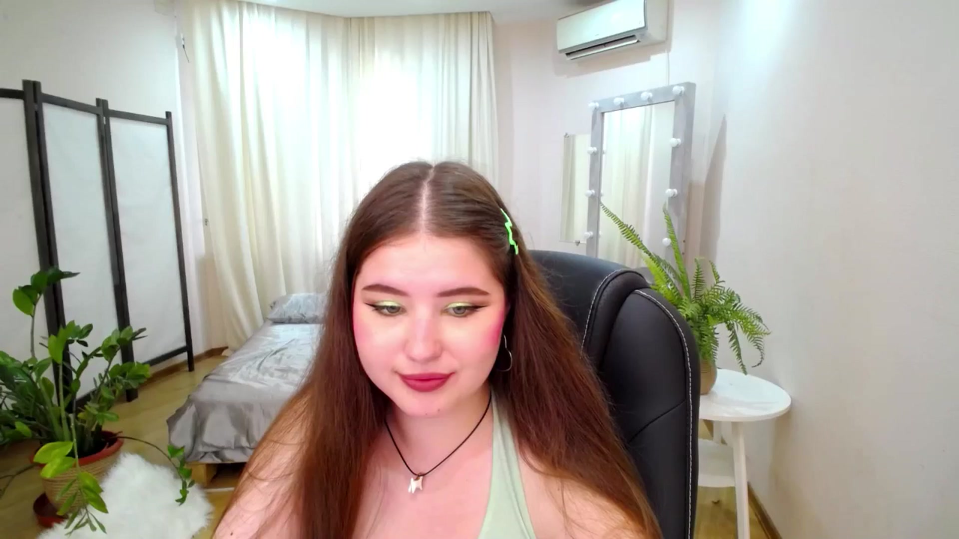 Gallery image thumbnail from AdmireMyEyes's myfreecams stream on, 07/04/2025, 08:30 image 5 of 20