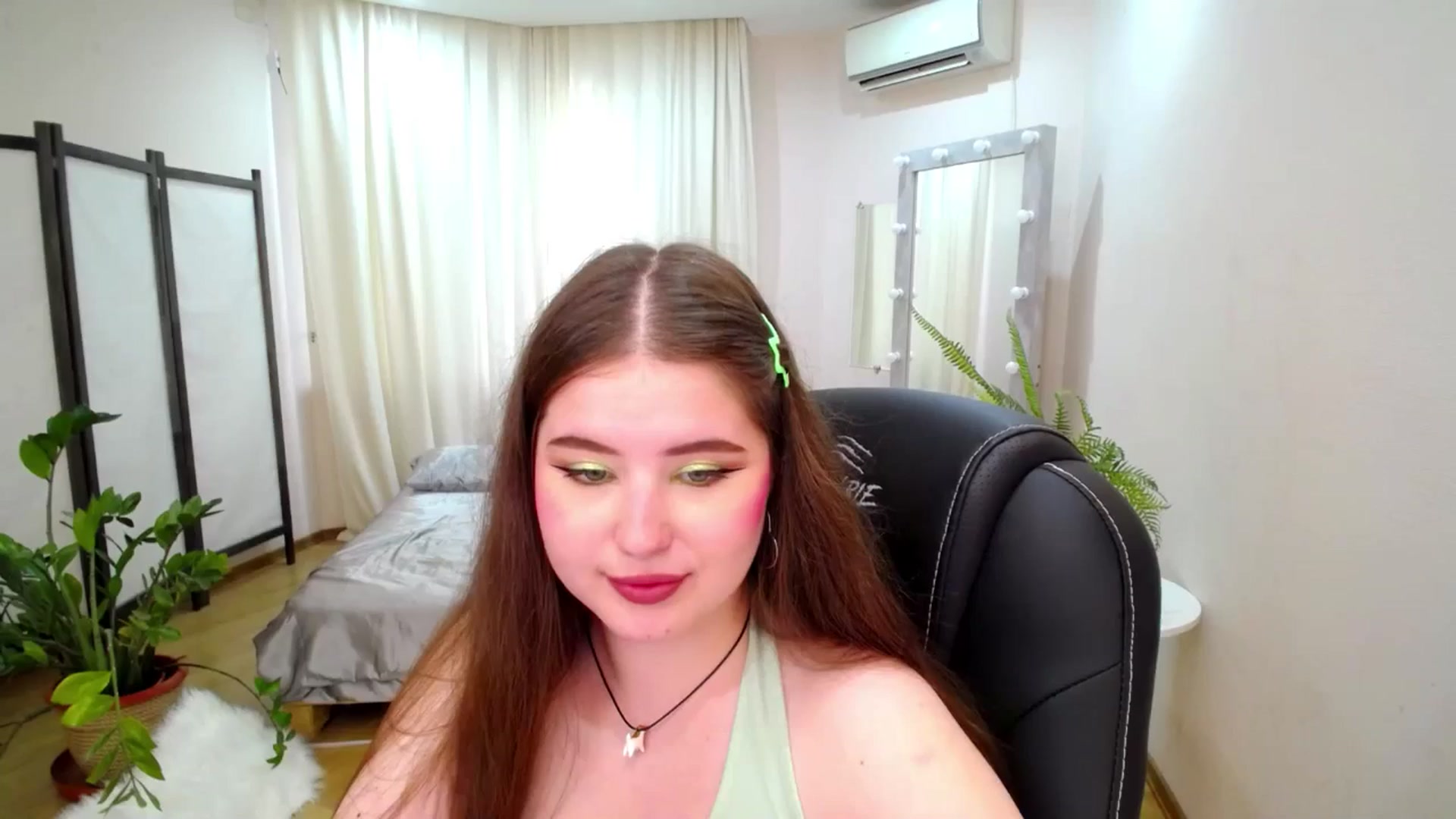 Gallery image thumbnail from AdmireMyEyes's myfreecams stream on, 07/04/2025, 08:30 image 4 of 20