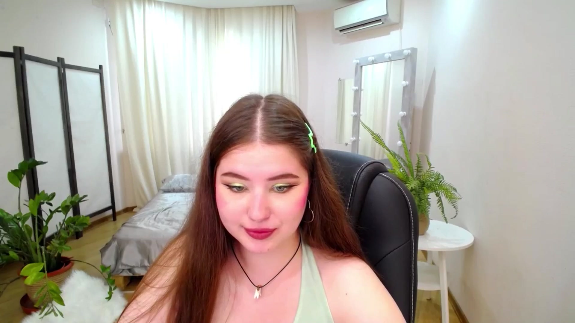 Gallery image thumbnail from AdmireMyEyes's myfreecams stream on, 07/04/2025, 08:30 image 2 of 20